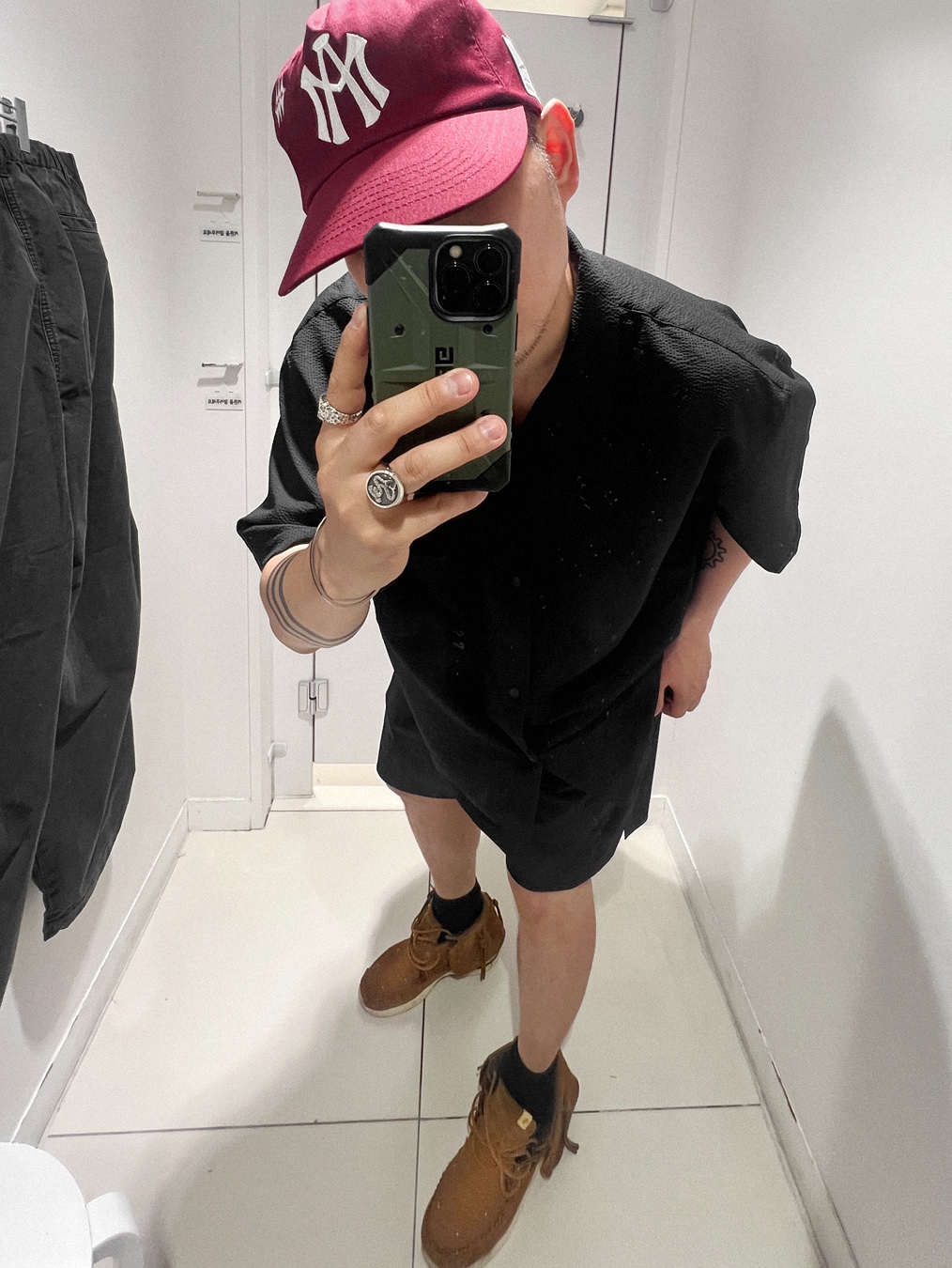 Visvim FBT Lhamo Folk Light Brown - 23SS, Aftermath Atm Logo Ball Cap Burgundy 착용 스타일 - 1