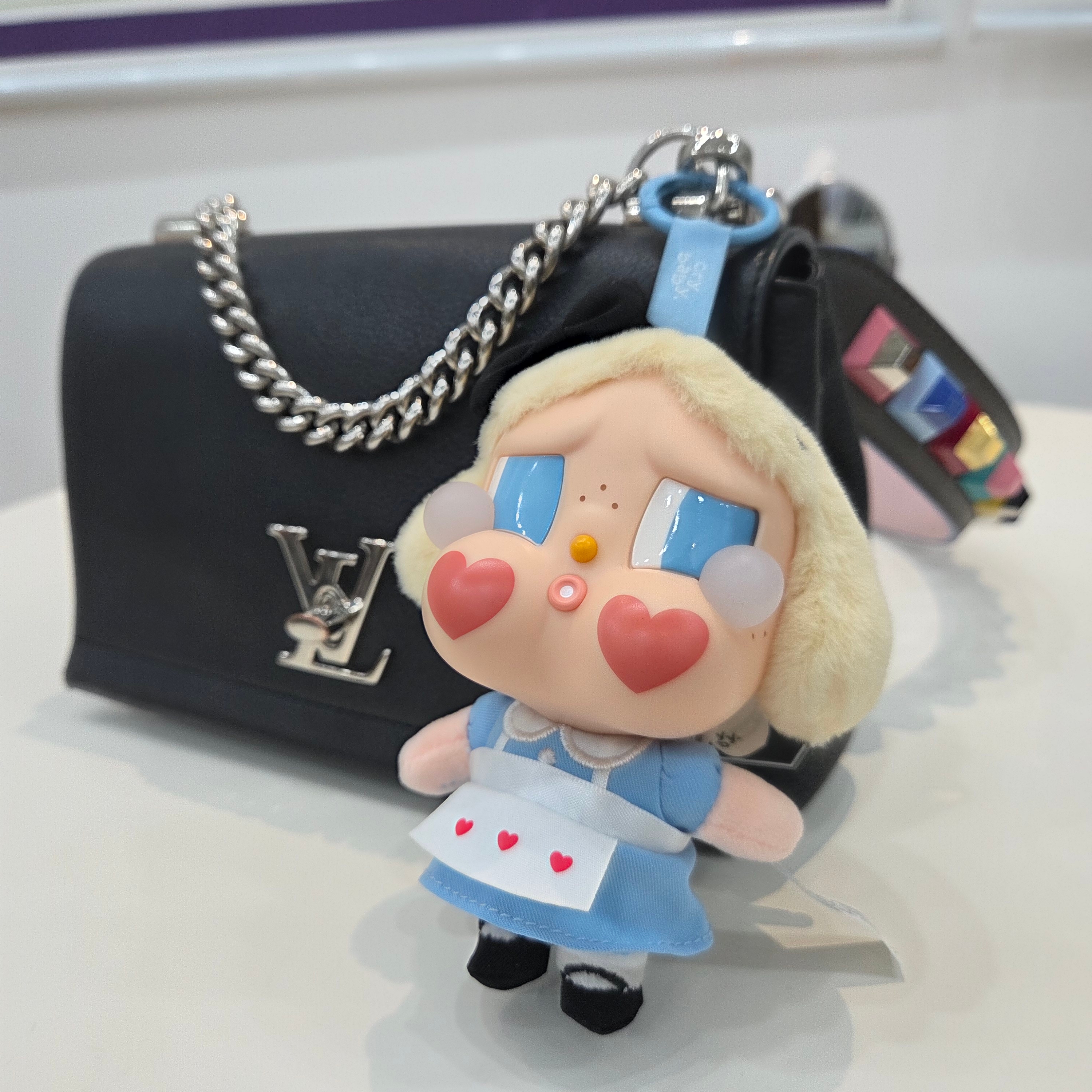 Pop Mart Crybaby Crying Again Series Plush Keyring She's Alice (Opened Case) 착용 스타일