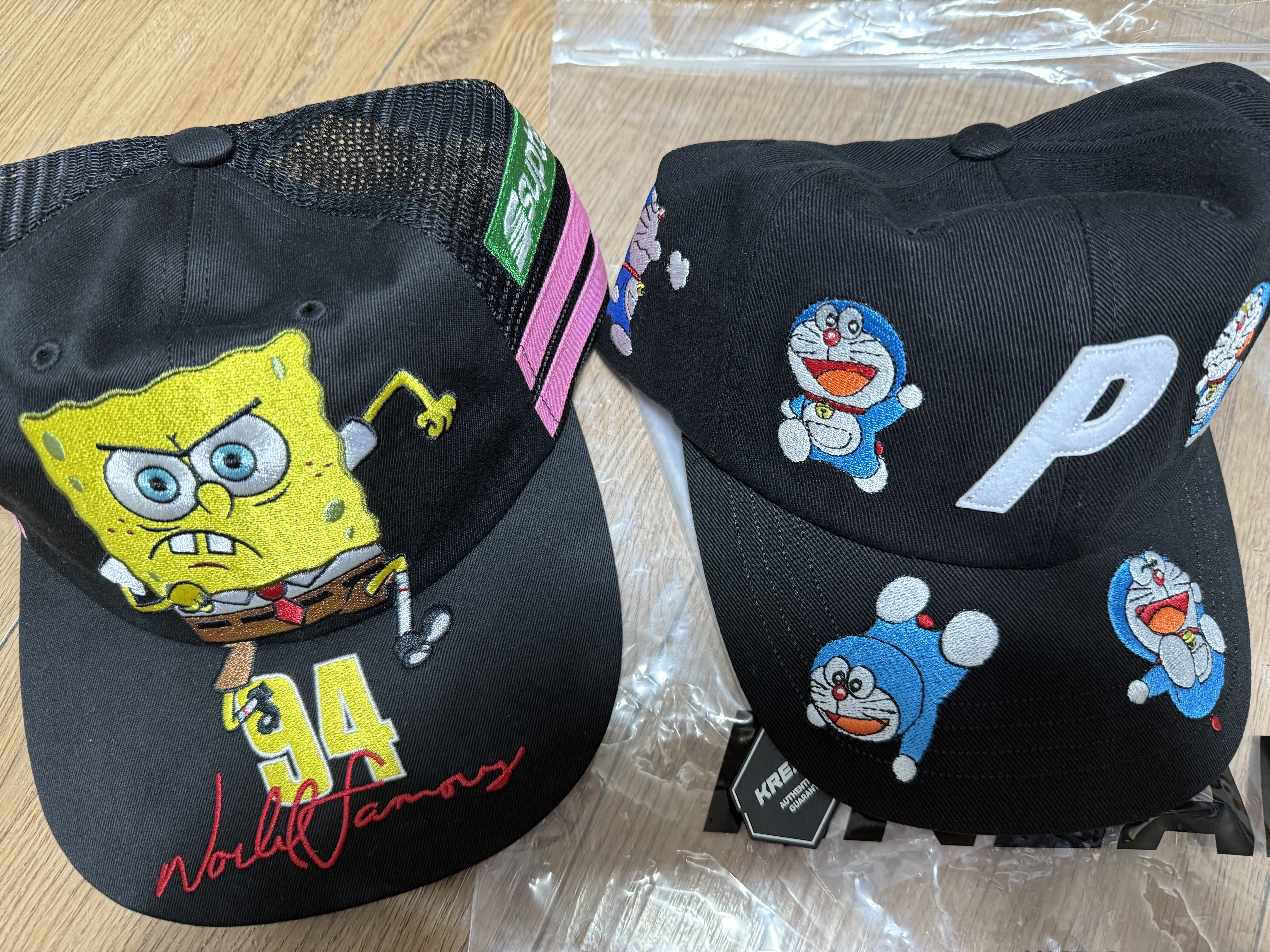 Supreme x SpongeBob Jeff Hamilton Mesh Back 6-Panel Black - 25SS, Palace x Doraemon 6-Panel Black - 25FW 착용 스타일