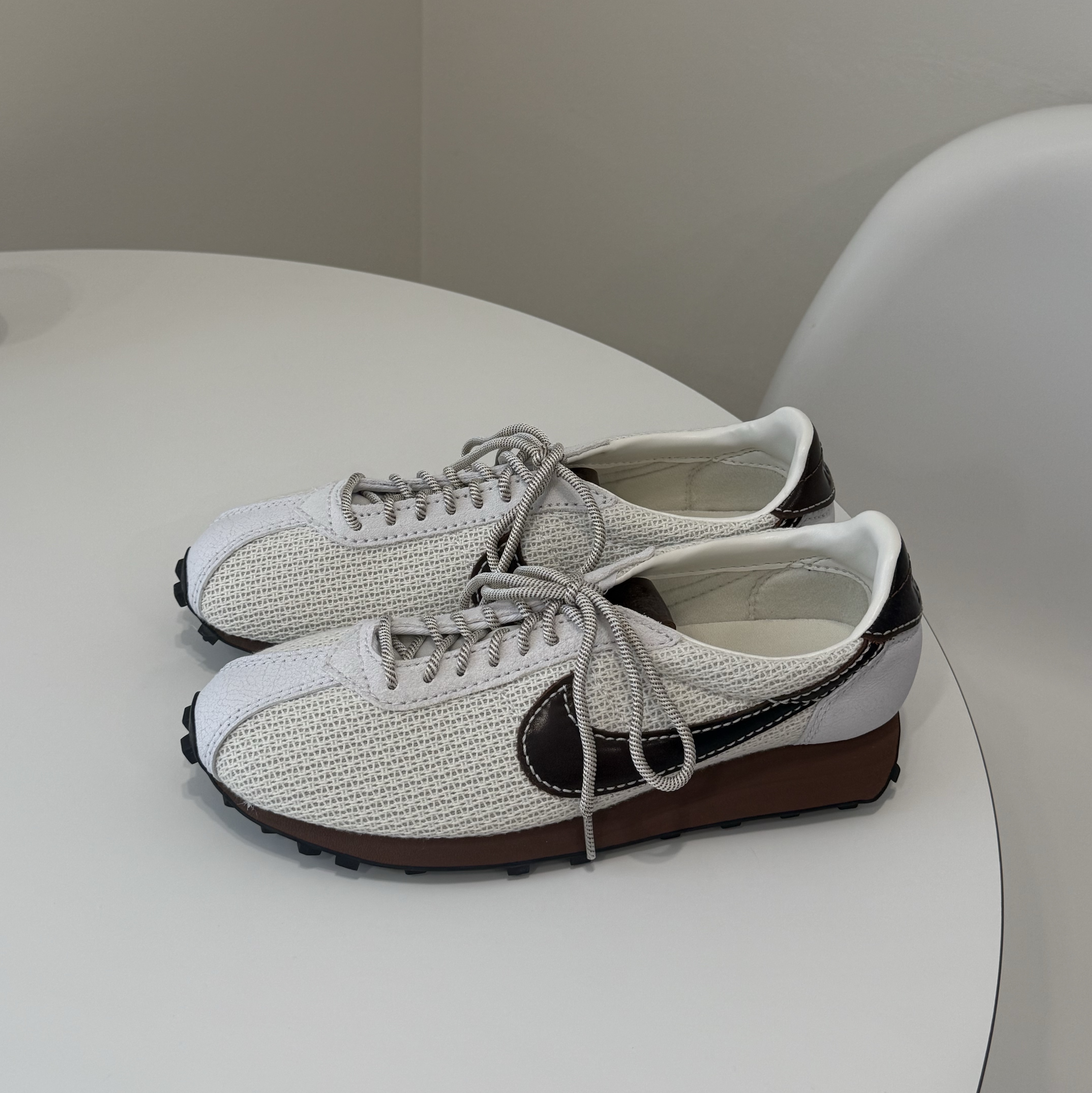 Nike LD-1000 Soft Pearl Black 착용 스타일