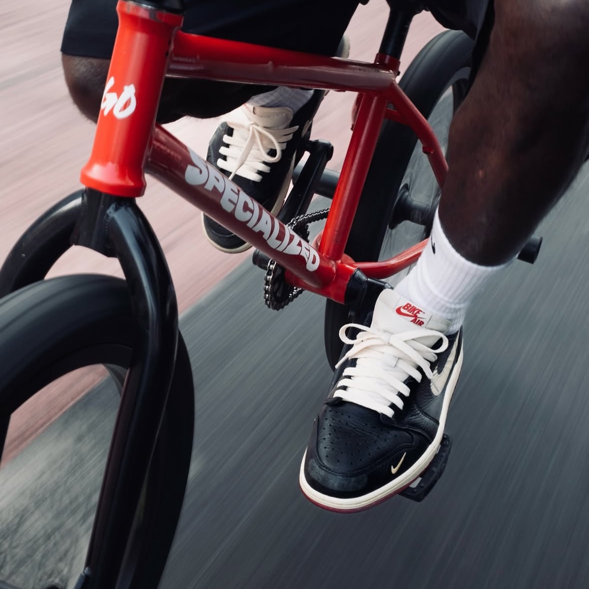 Jordan 1 x Nigel Sylvester Retro Low OG Better With Time 착용 스타일 - 1