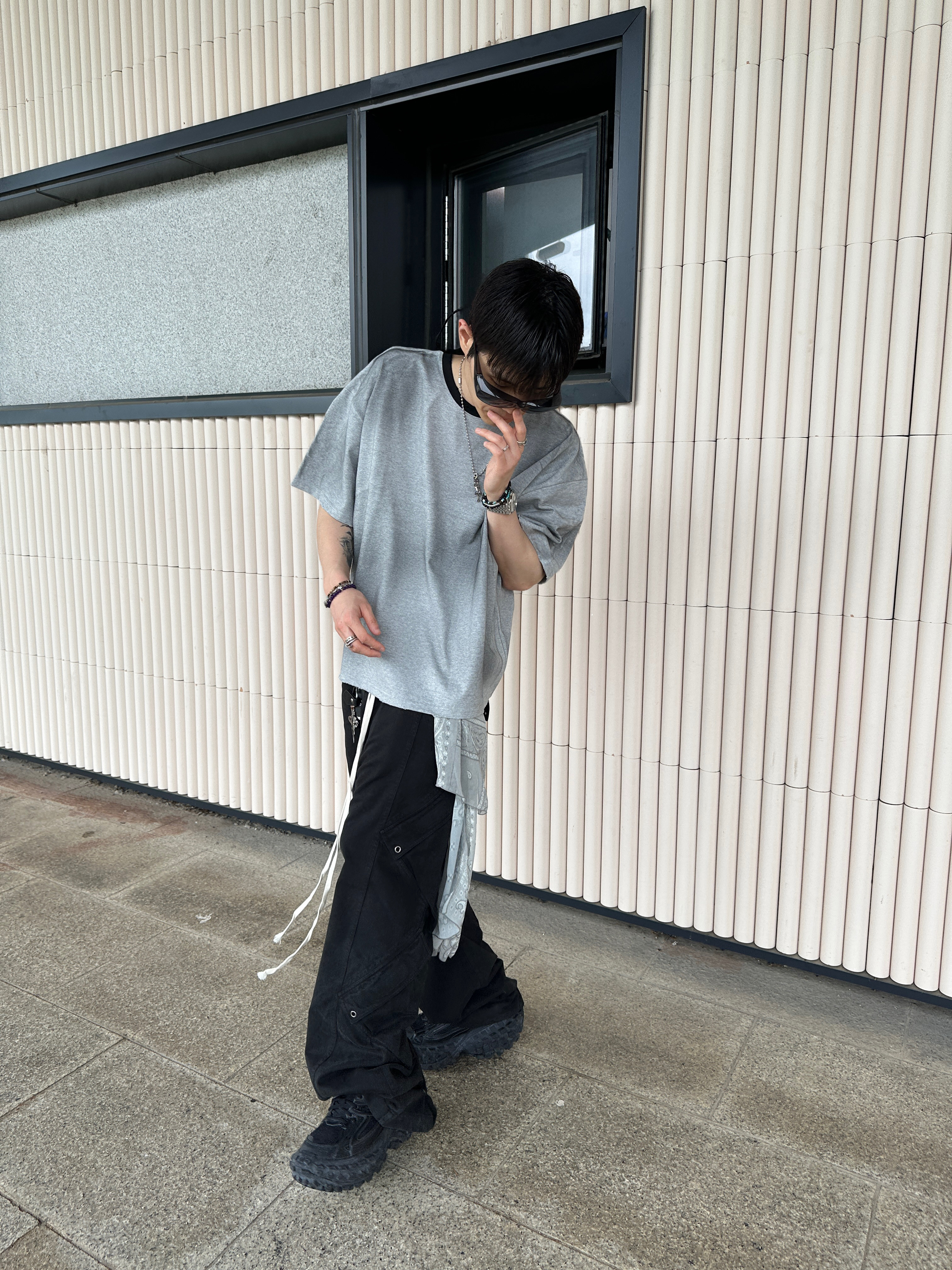 Balenciaga Defender Sneakers Black 착용 스타일 - 3