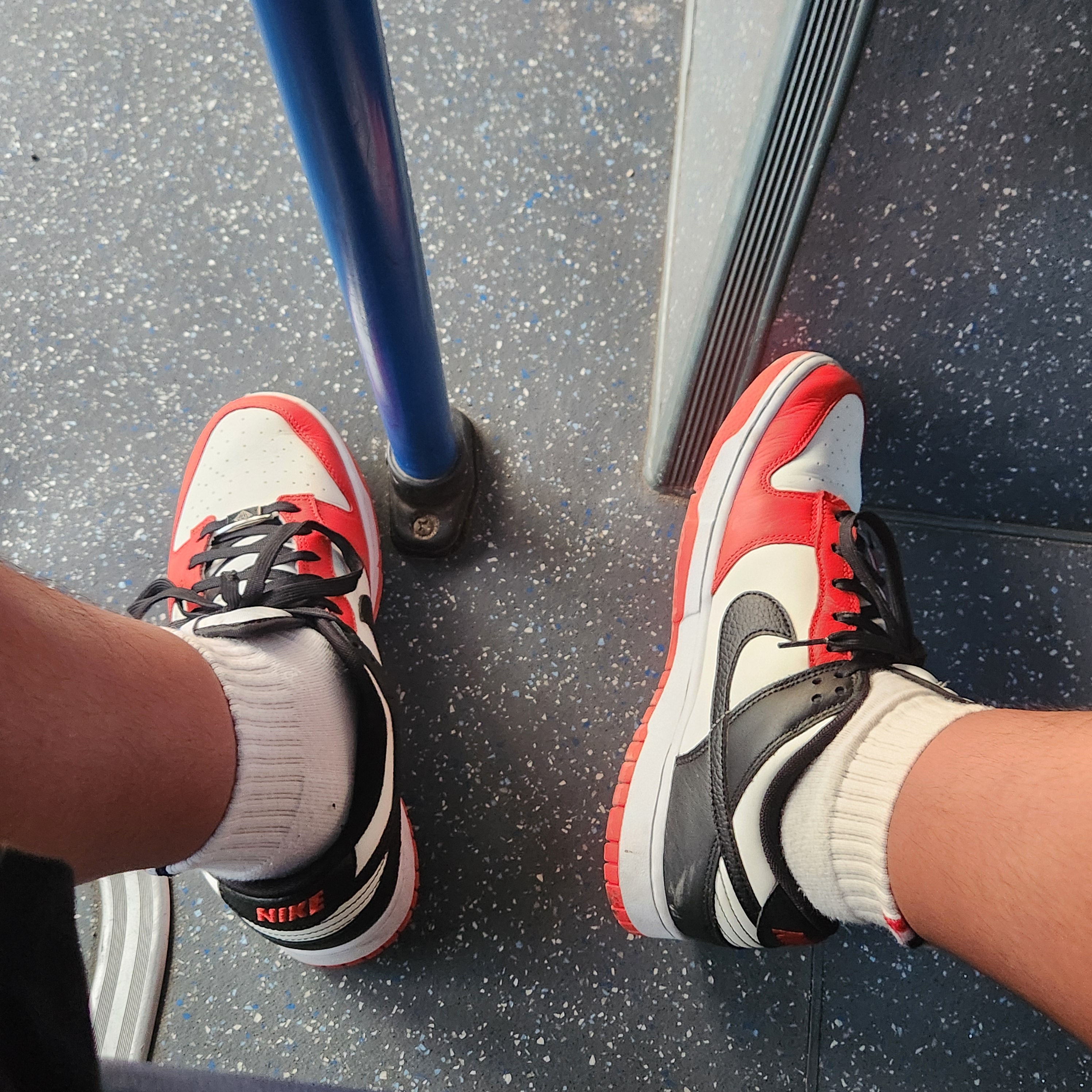 Nike x NBA Dunk Low Retro EMB Black and Chile Red 착용 스타일