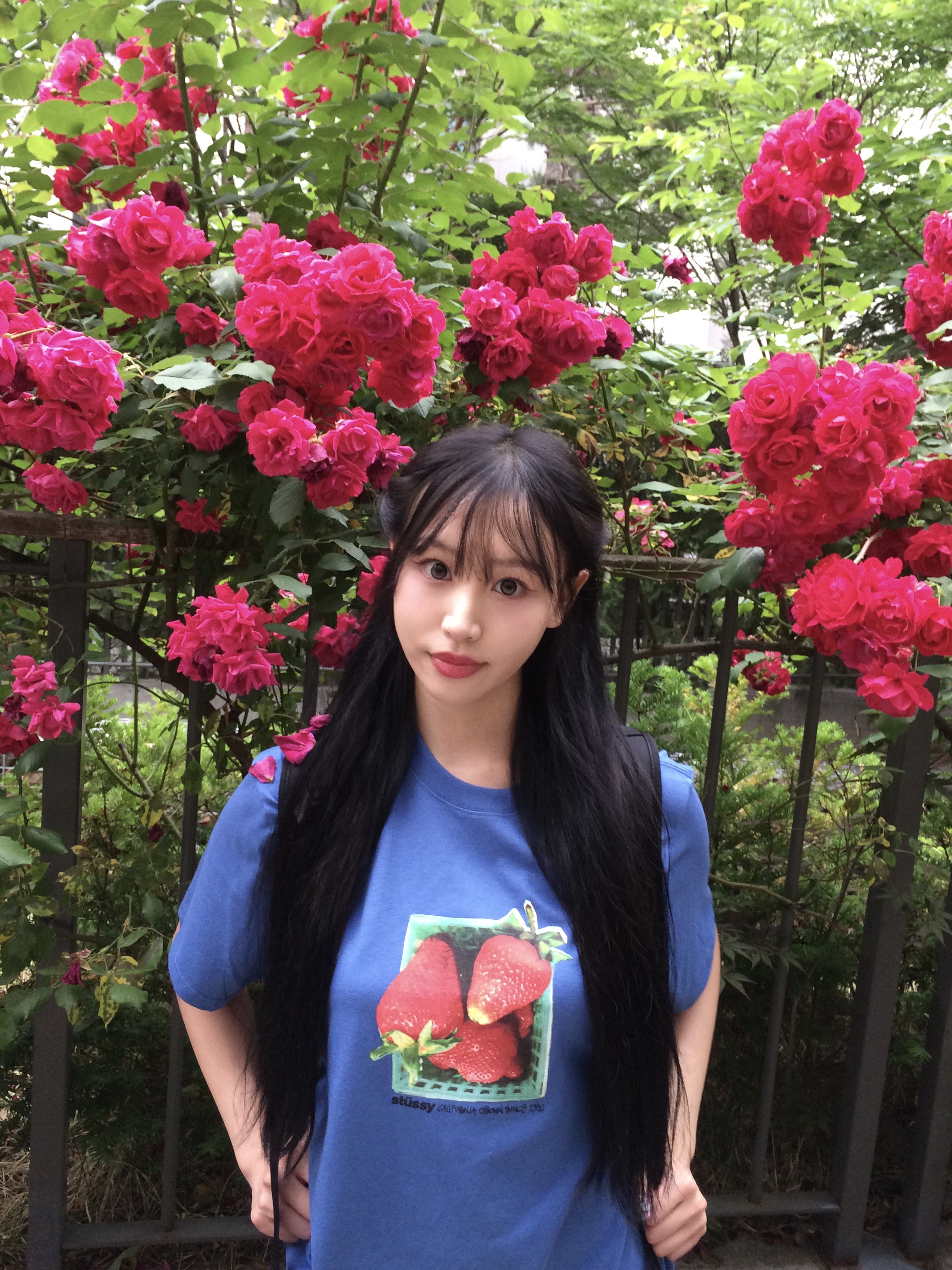 Stussy Berries T-Shirt Blue, Supreme Mesh Backpack Black - 23SS 착용 스타일 - 2