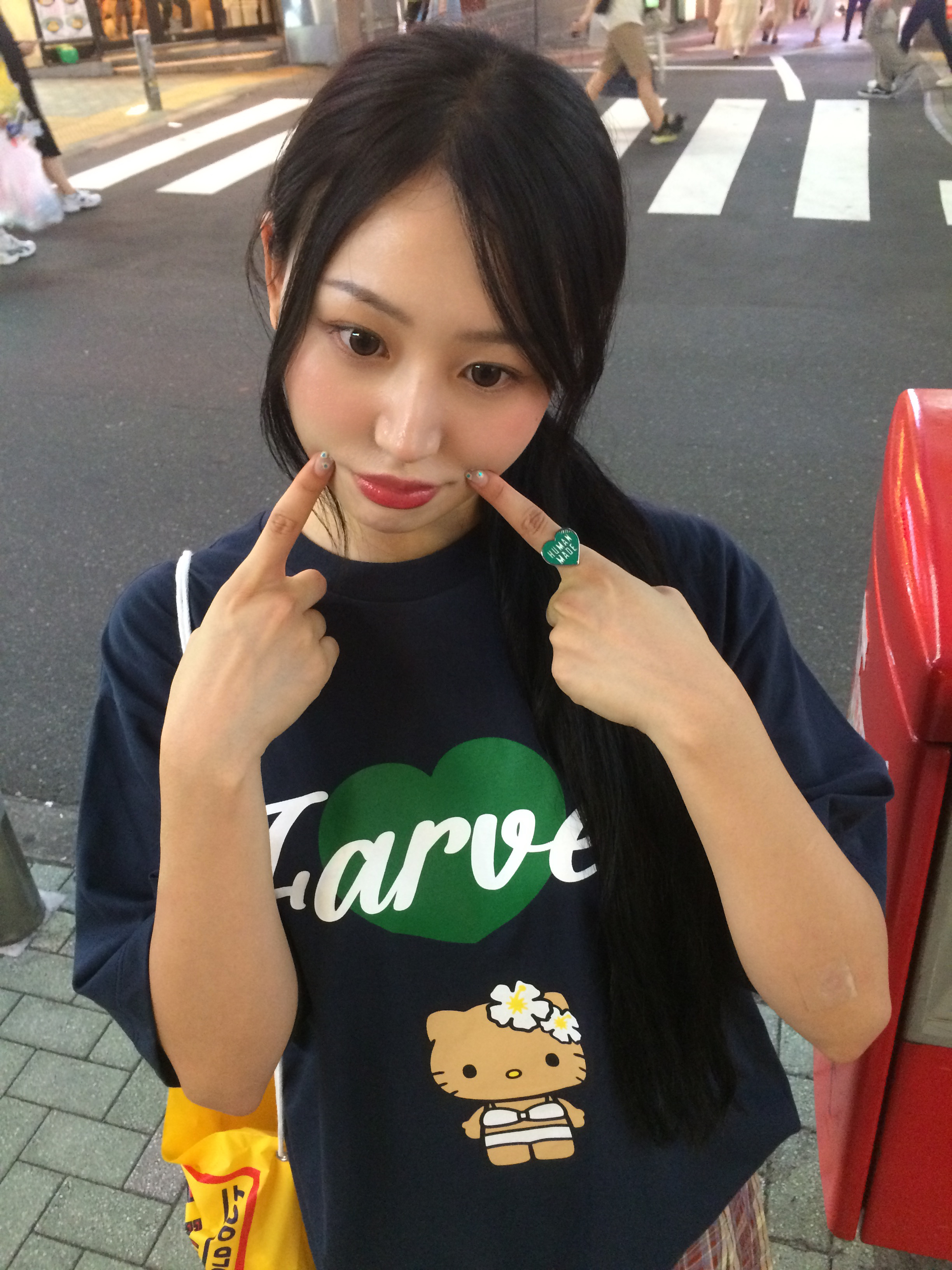 Farven x Tanning Hello Kitty Bikini T-Shirt_Navy, Farven x Tanning Hello Kitty Bikini T-Shirt Navy 착용 스타일 - 4
