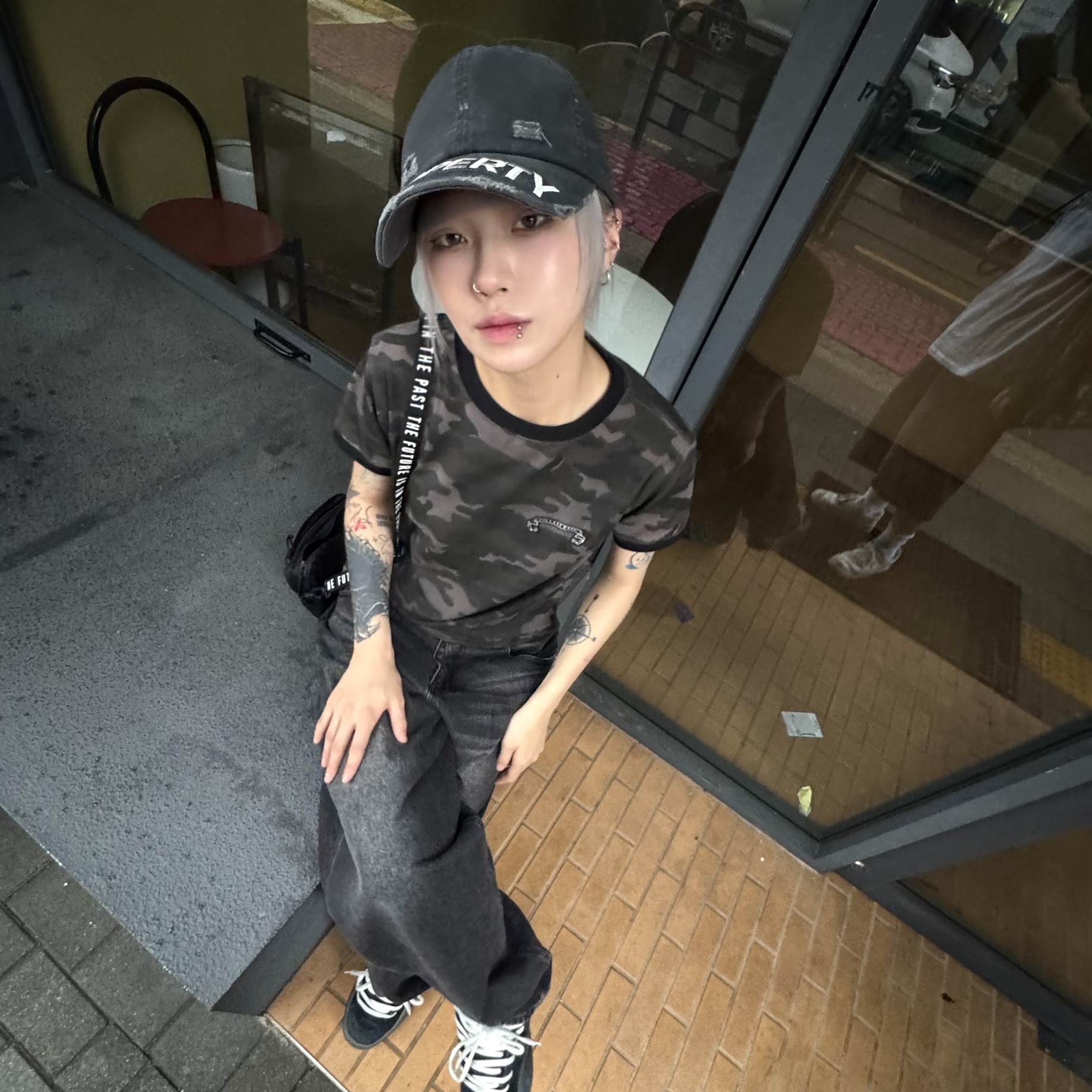 ERL Vamp Skate Shoe Pirate Black, [더블적립] ETCE Washed Property Cap Gray 착용 스타일 - 2