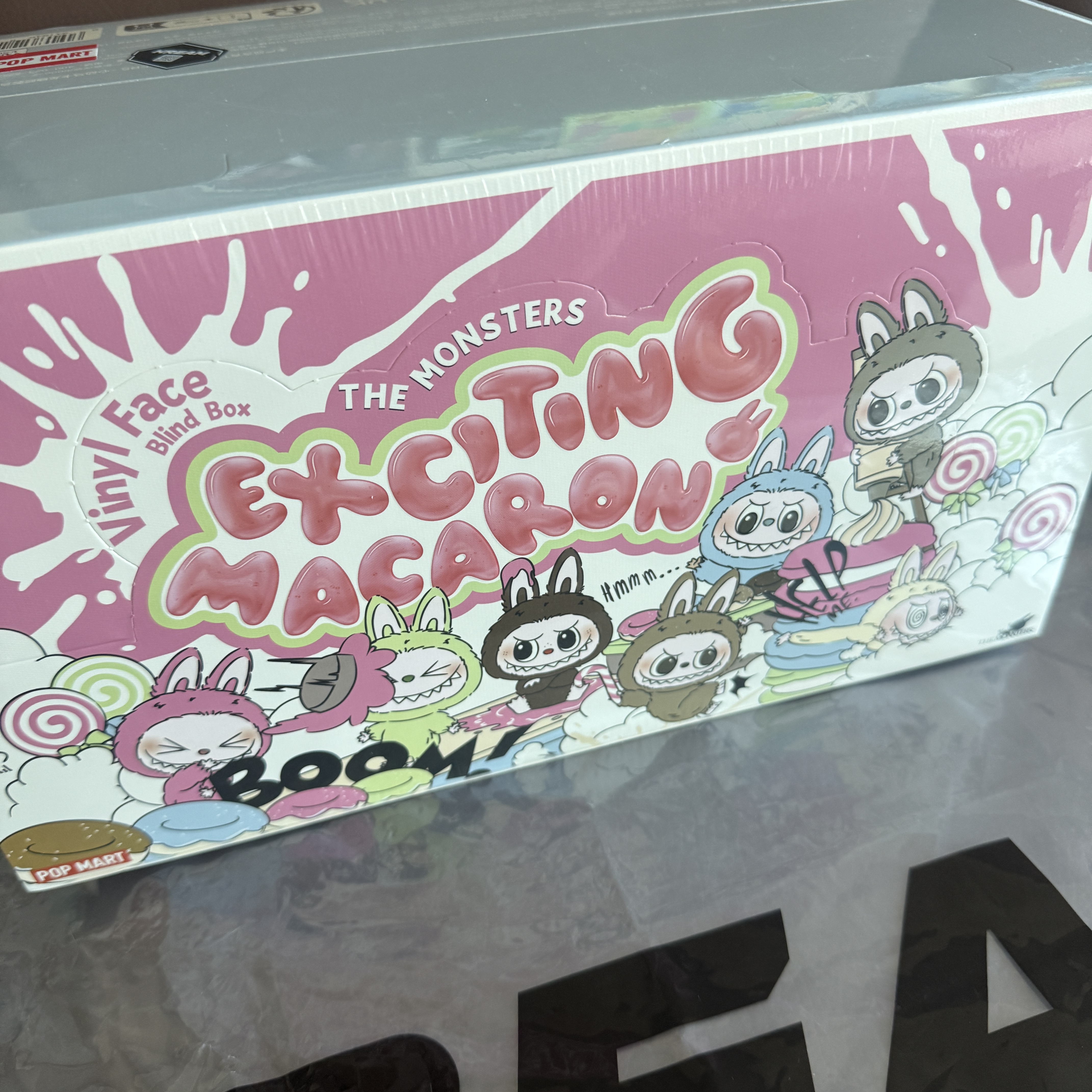 Pop Mart The Monsters Labubu Tasty Macarons Series Sealed Case (6 Blind Boxes) 착용 스타일 - 1