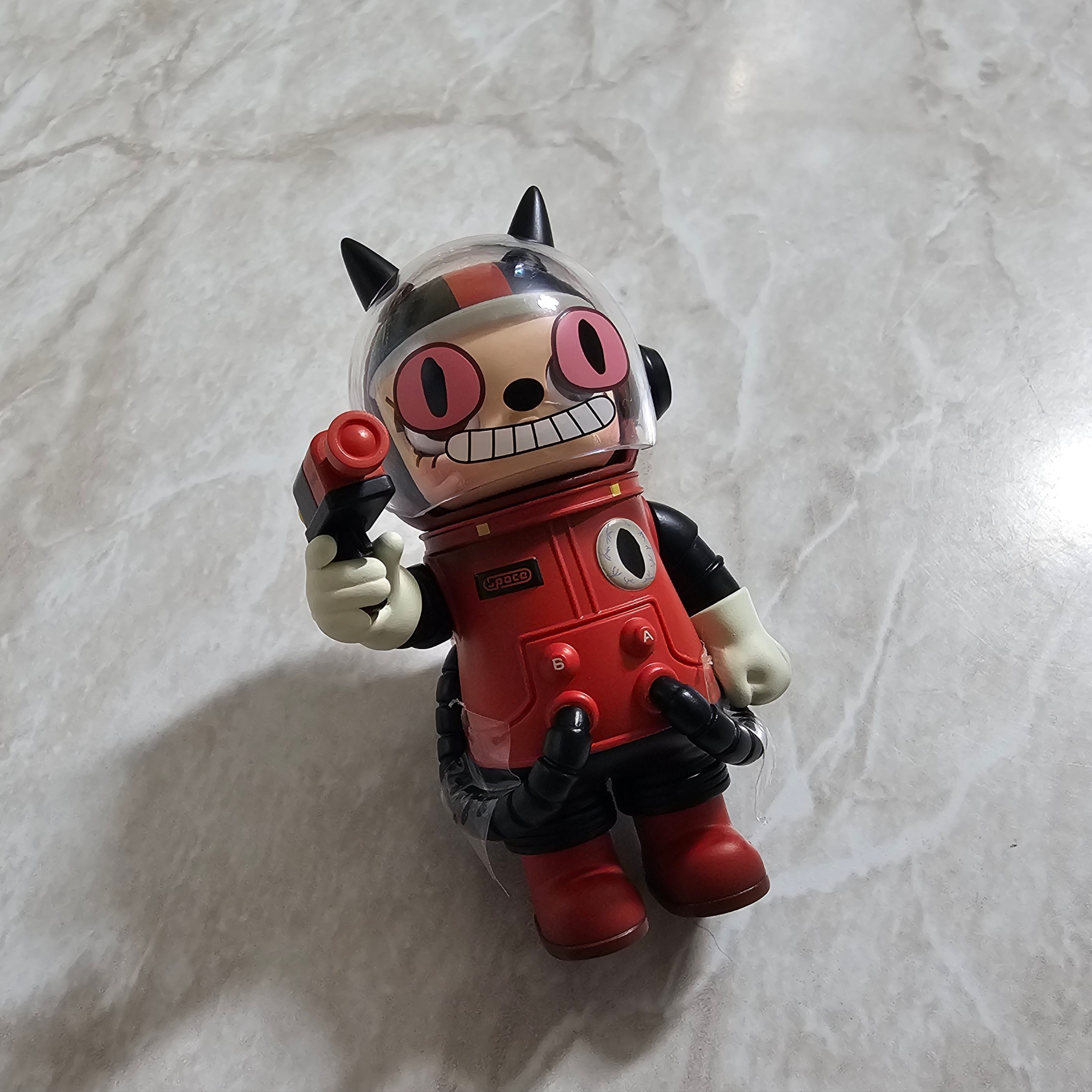 Pop Mart Mega Space Molly Series 3 Gary Baseman (Opened Case) 착용 스타일 - 1