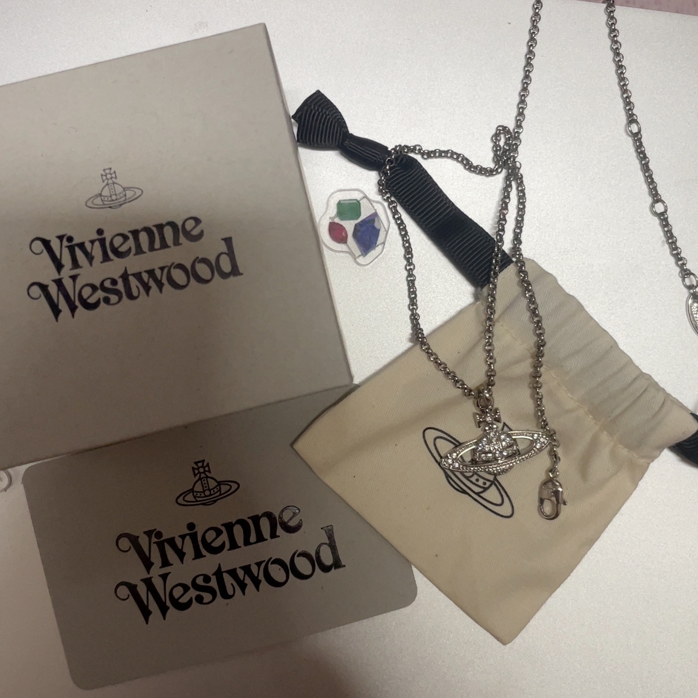 Vivienne Westwood Mini Bas Relief Pendant Silver 착용 스타일