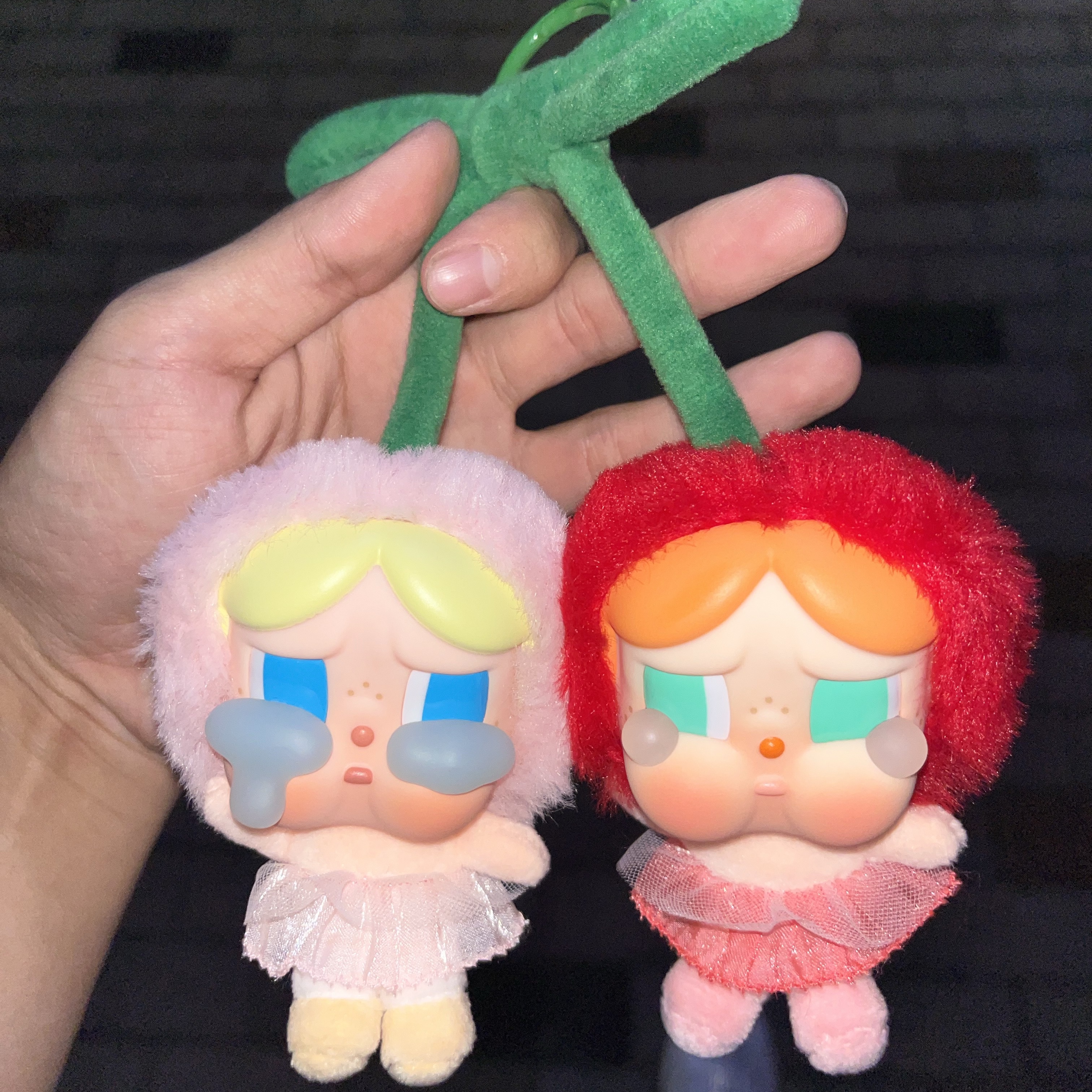 Pop Mart Crybaby Crying For Love Series Vinyl Plush 착용 스타일