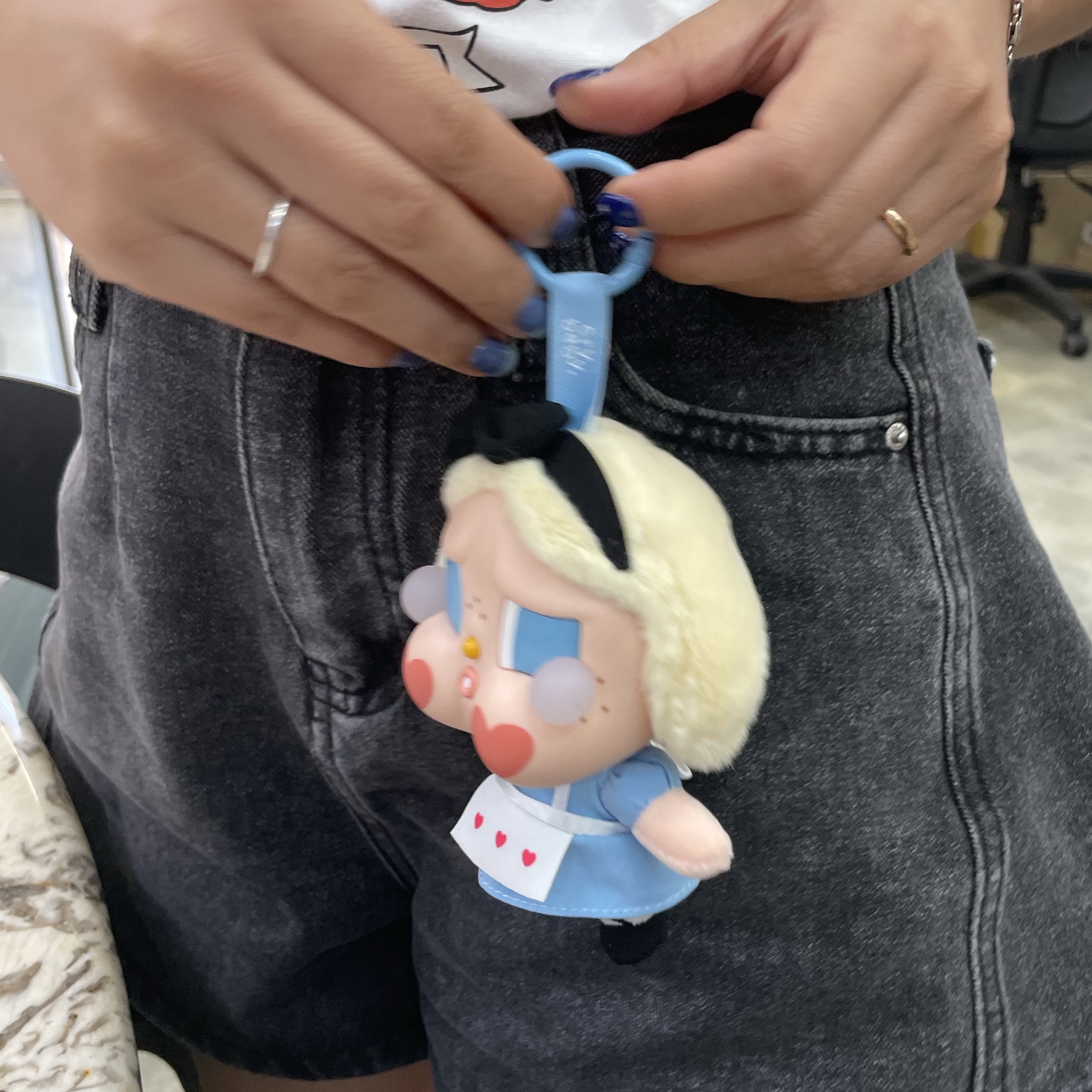 Pop Mart Crybaby Crying Again Series Plush Keyring Sealed Case (6 Blind Boxes) 착용 스타일 - 2