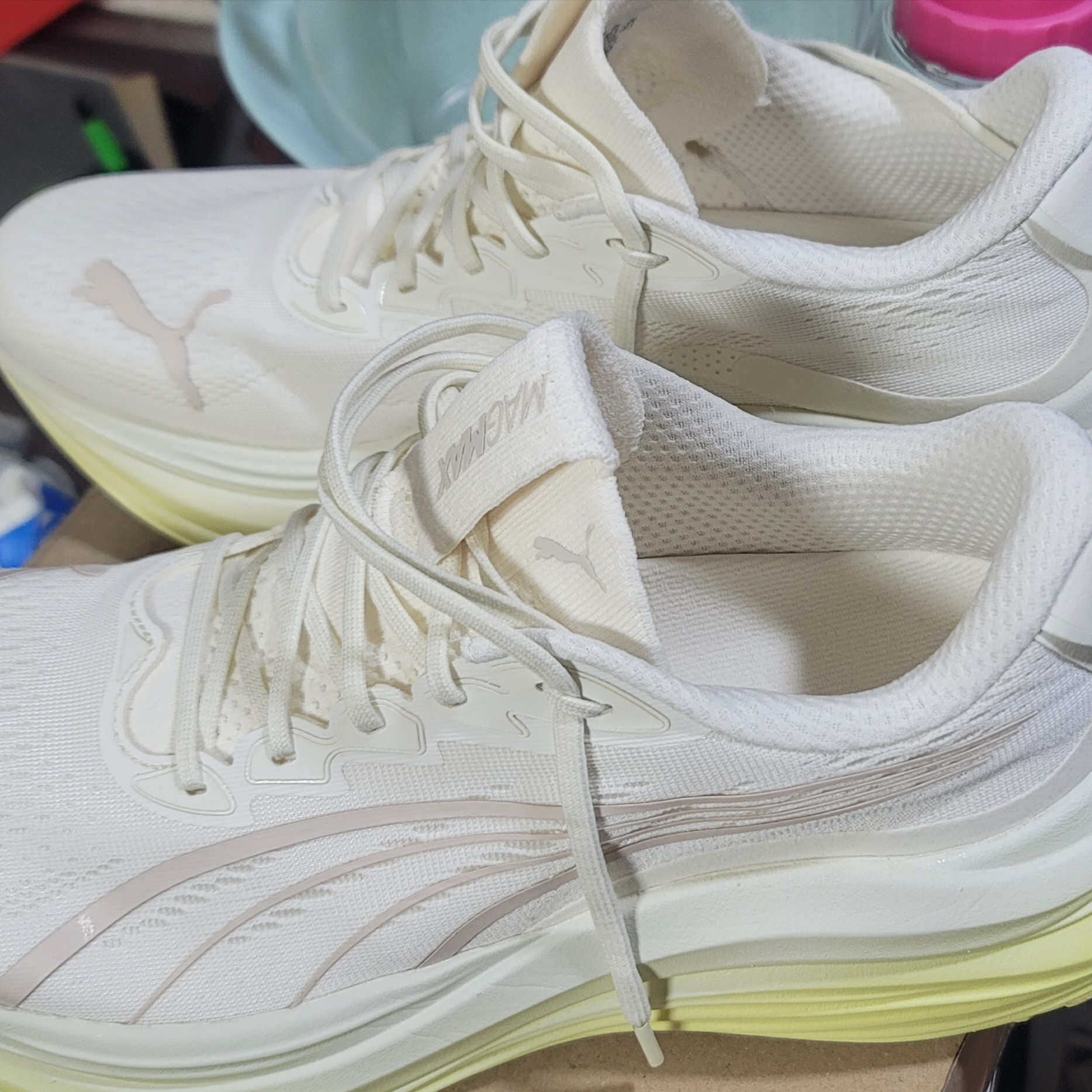 Puma Magmax Nitro Warm White Gold Moon 착용 스타일