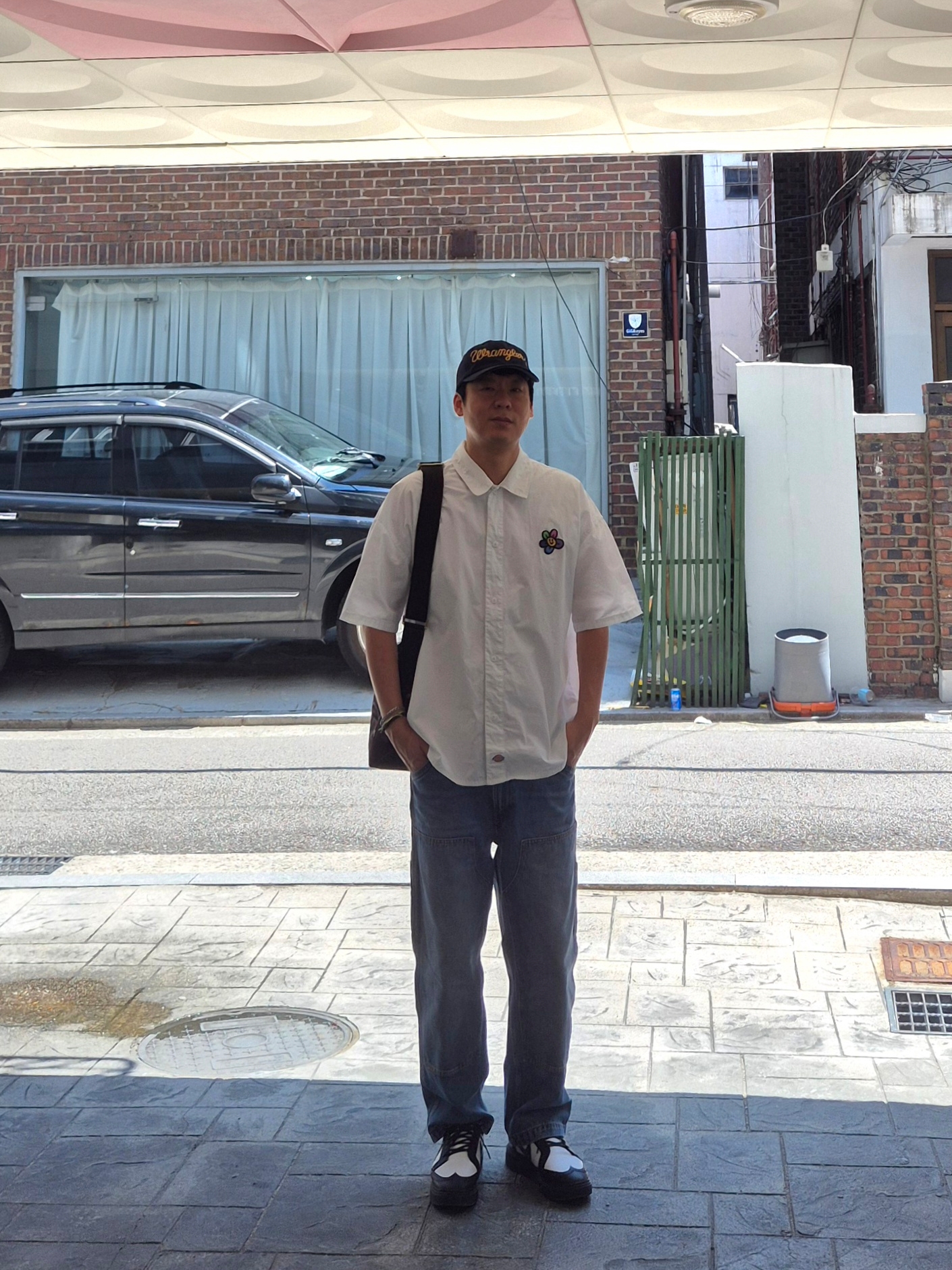 Wrangler Rope Logo Chain Stitch Cap Navy, Nike x Peaceminusone Kwondo1 Black and White 착용 스타일 - 1