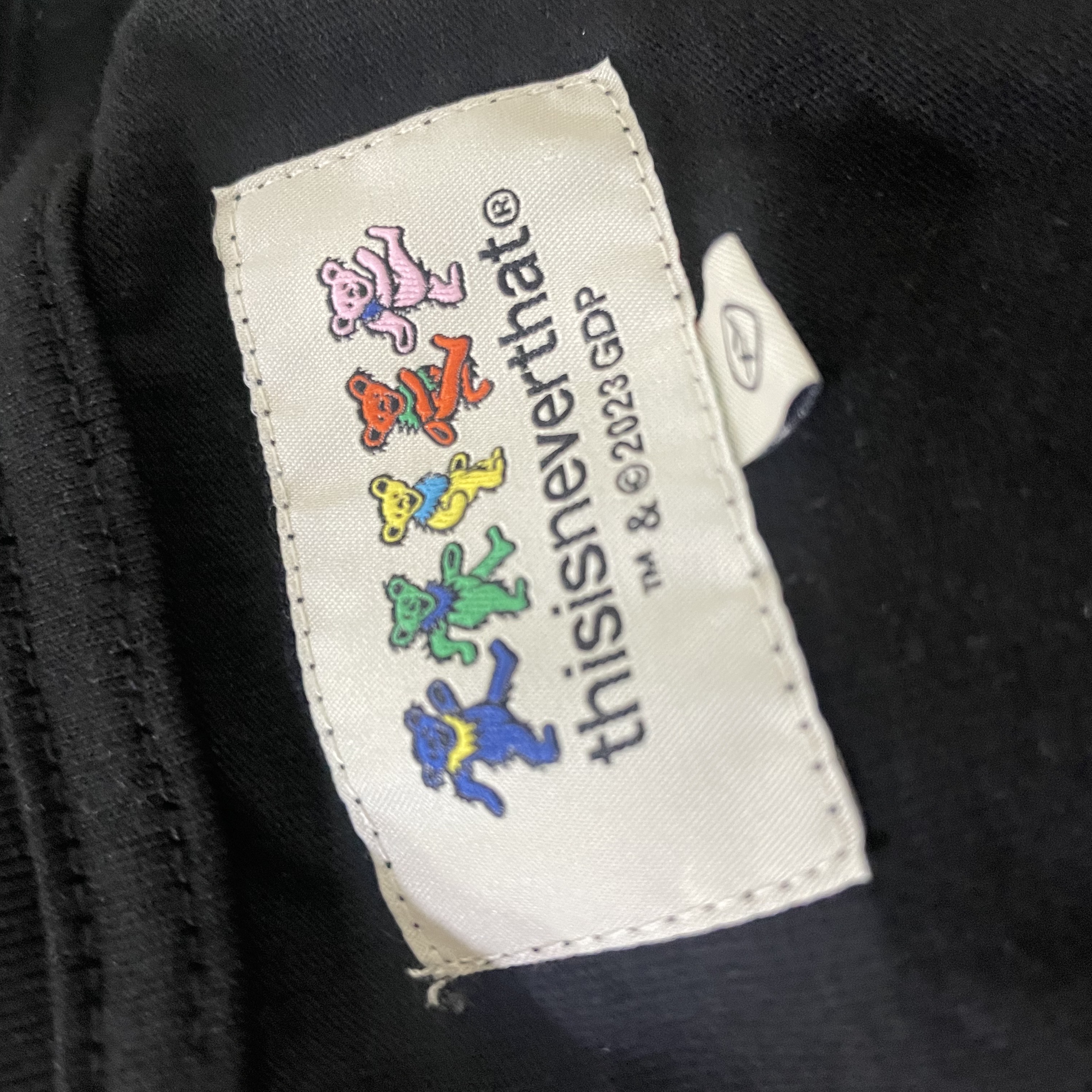 Thisisneverthat x Grateful Dead Dancing Bears T-Shirt Black 착용 스타일 - 2