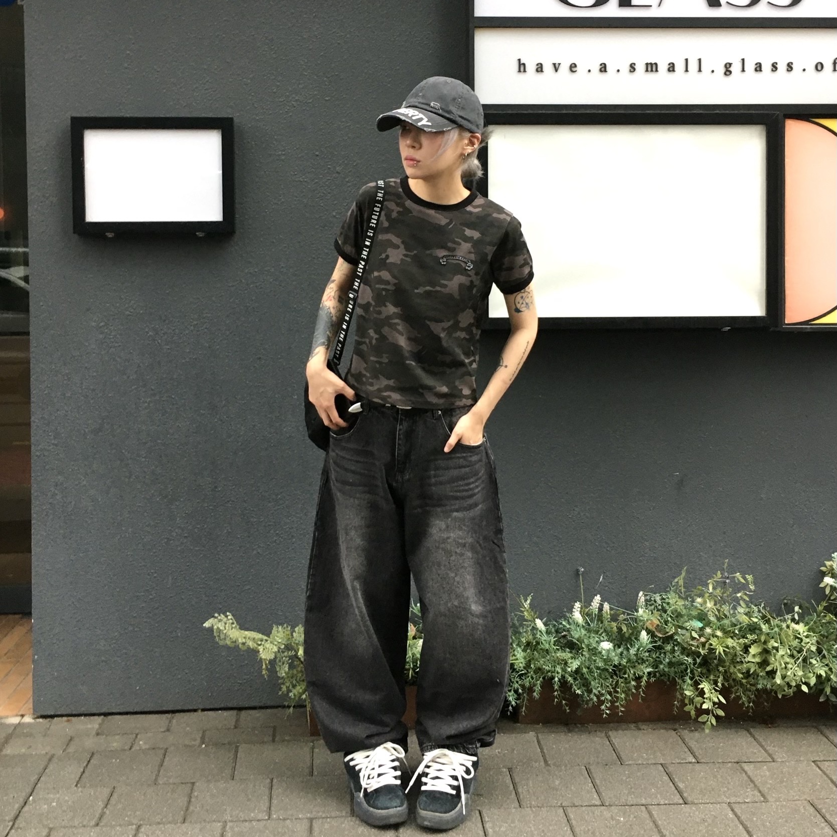 ERL Vamp Skate Shoe Pirate Black, [더블적립] ETCE Washed Property Cap Gray 착용 스타일 - 3