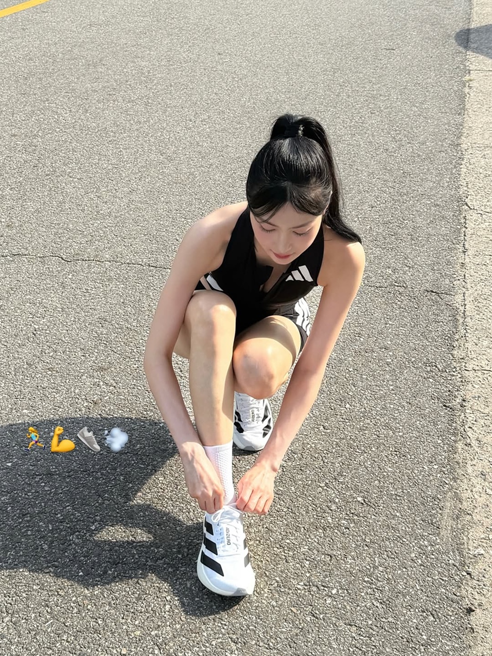 Adidas Adizero EVO SL Cloud White Core Black, Adidas Adizero EVO SL Core Black Cloud White 착용 스타일 - 4