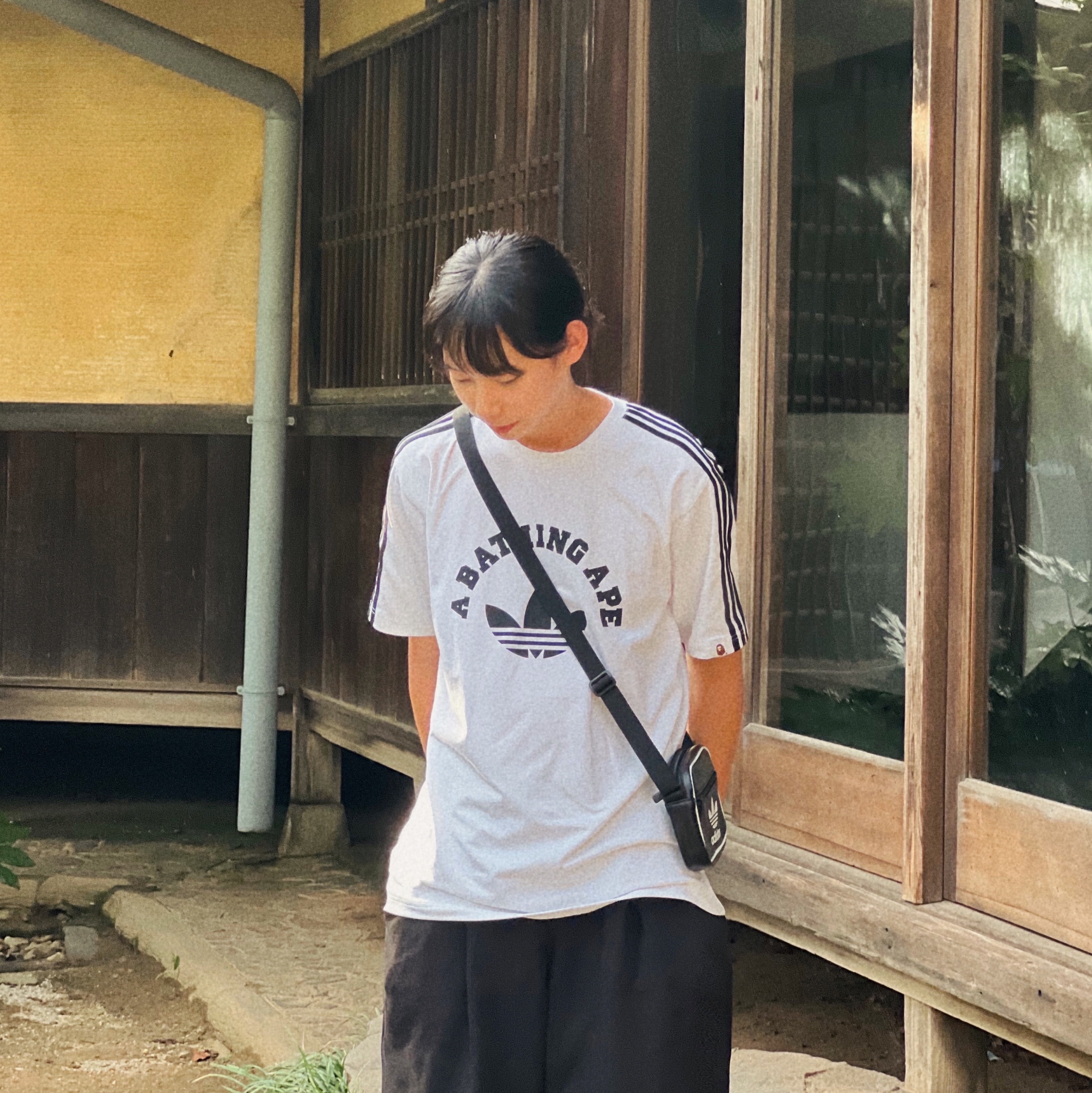 Adidas x BAPE T-Shirt White - US Sizing, Adidas Adicolor Classic Mini Airliner Bag Black 착용 스타일 - 3