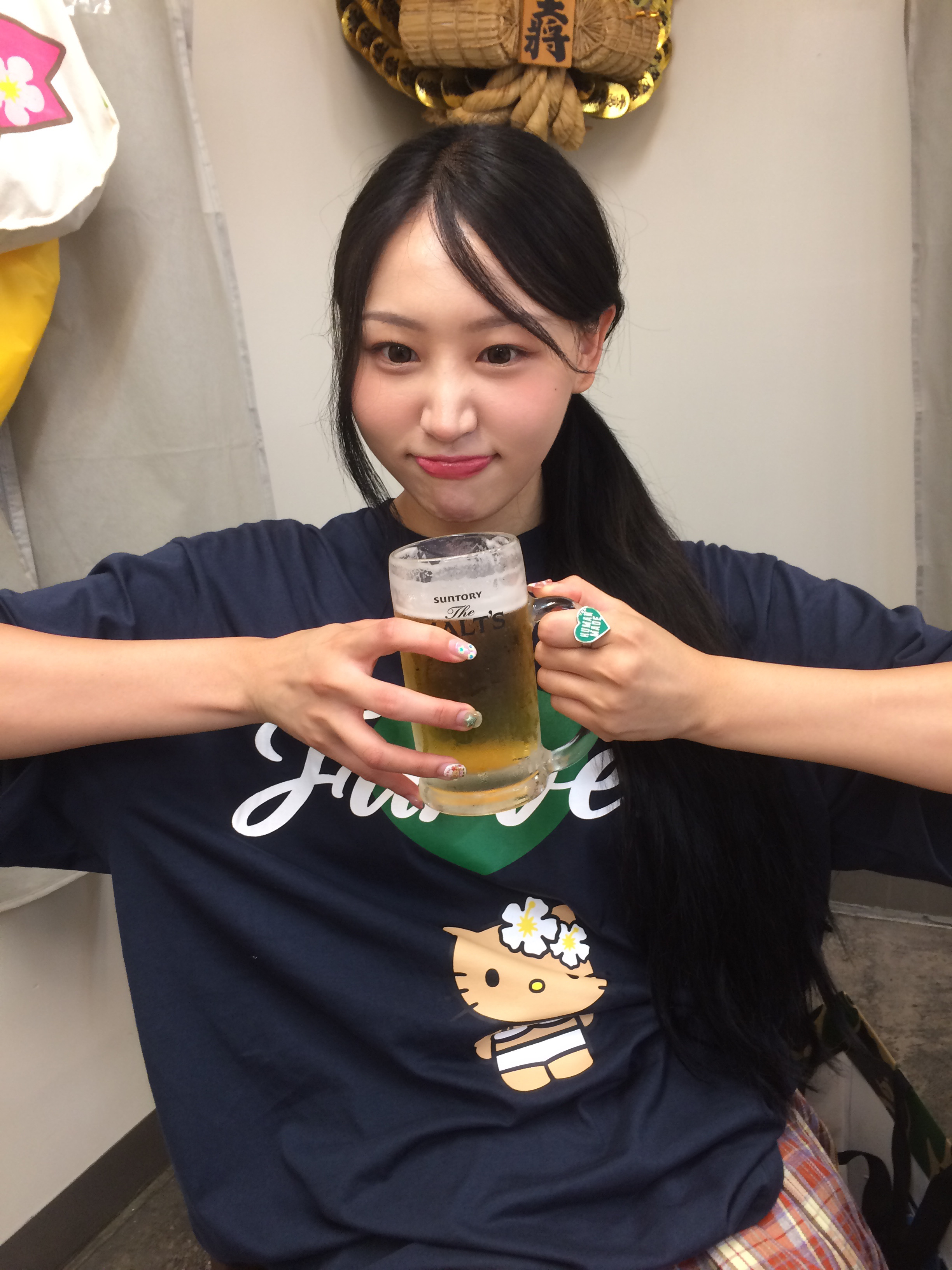 Farven x Tanning Hello Kitty Bikini T-Shirt_Navy, Farven x Tanning Hello Kitty Bikini T-Shirt Navy 착용 스타일 - 2