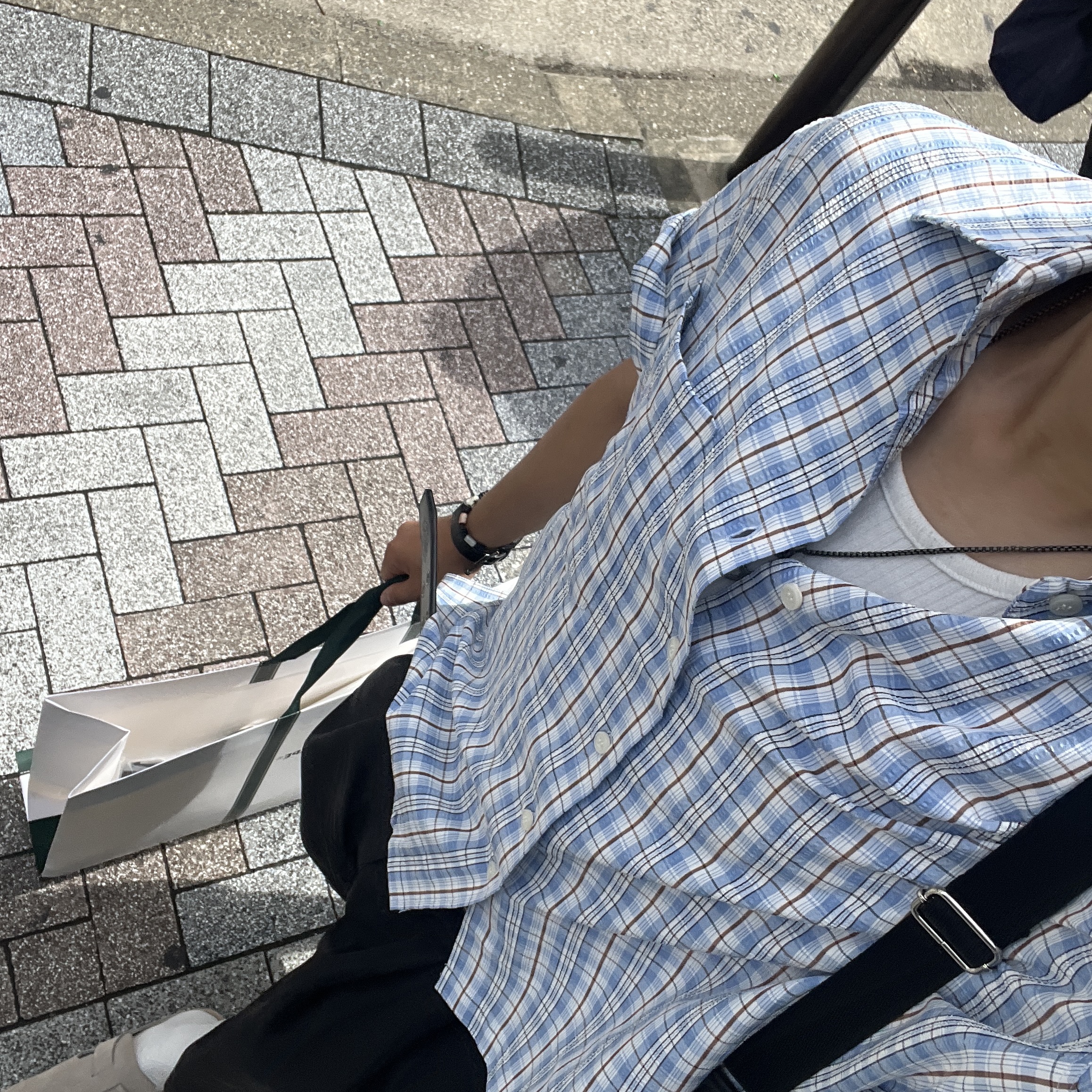 Ballute Summer Grid Check Shirts Skyblue, MJD x Koin Seoul Two Tuck Re-Nylon Wide Carpenter Bermuda Pants Black 착용 스타일