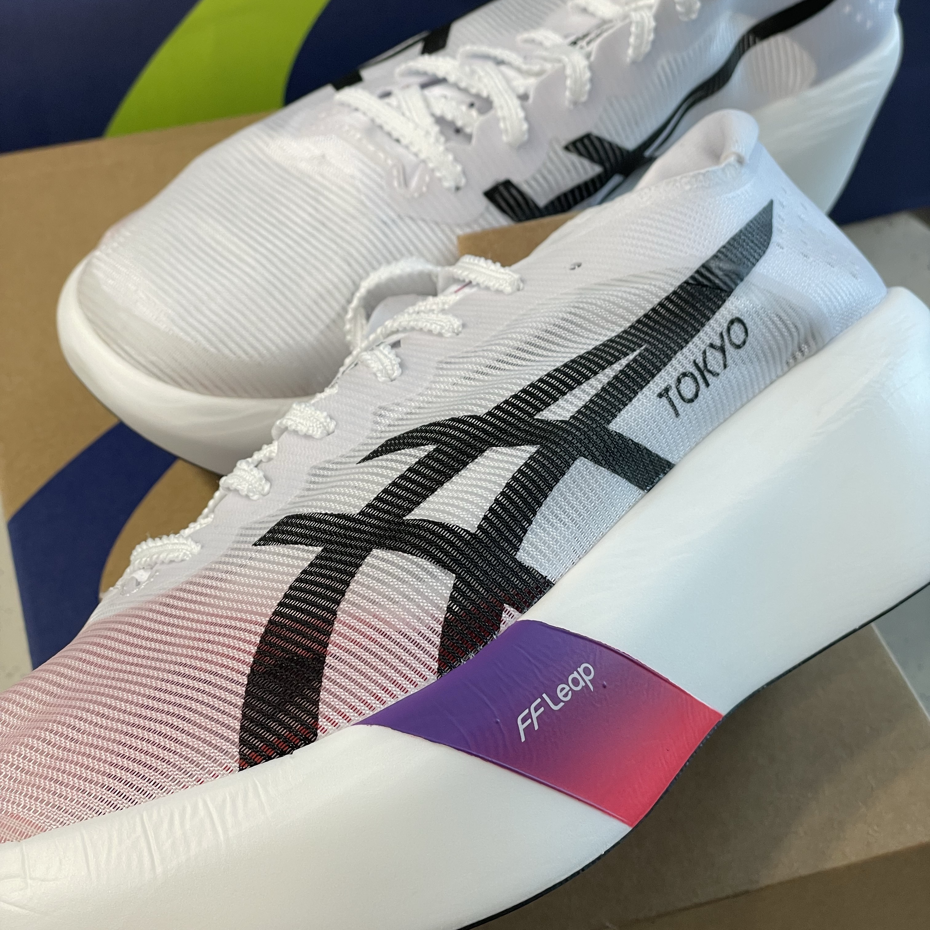 Asics Metaspeed Ray Tokyo White Flash Red 착용 스타일