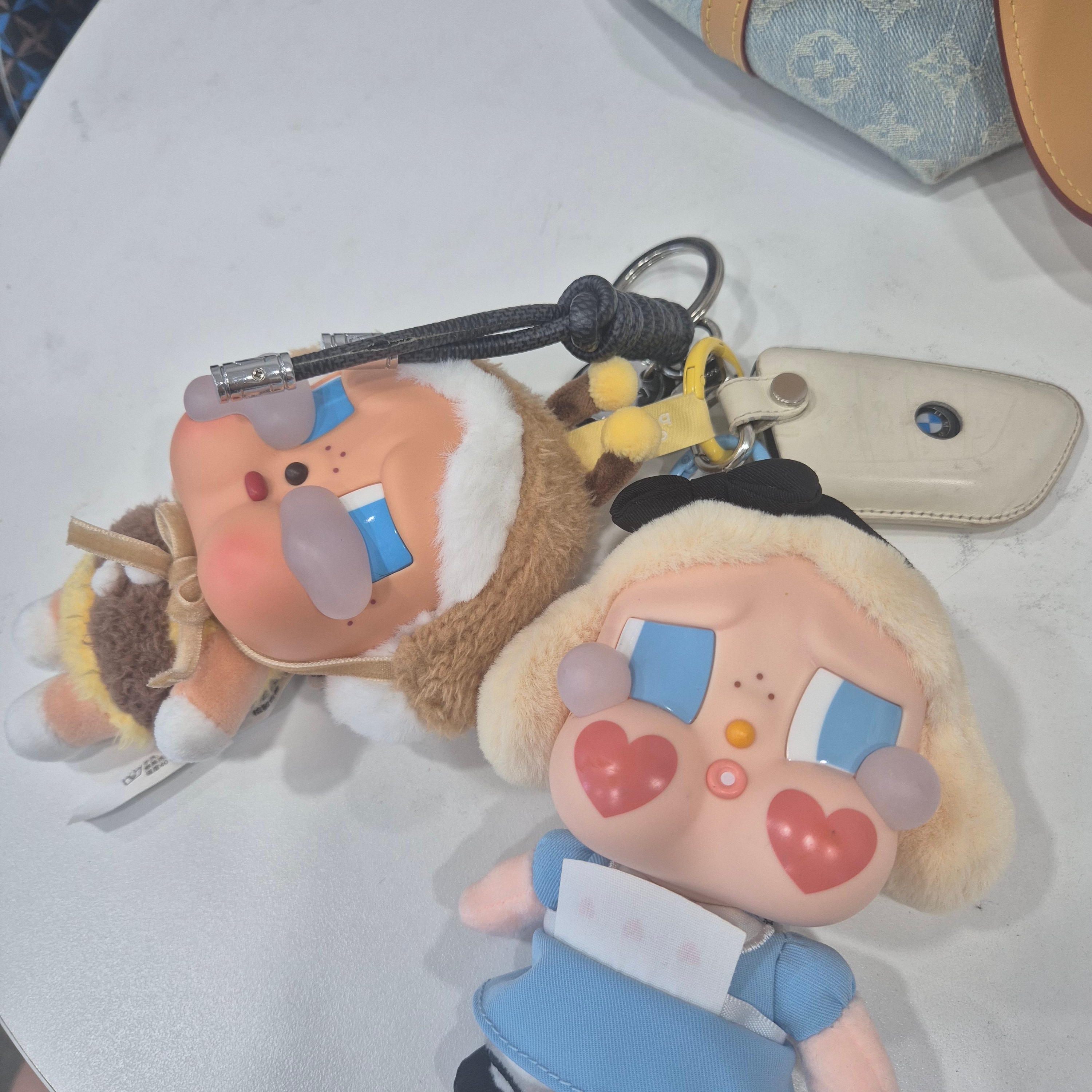 Pop Mart Crybaby Crying Again Series Plush Keyring She's Alice (Opened Case) 착용 스타일