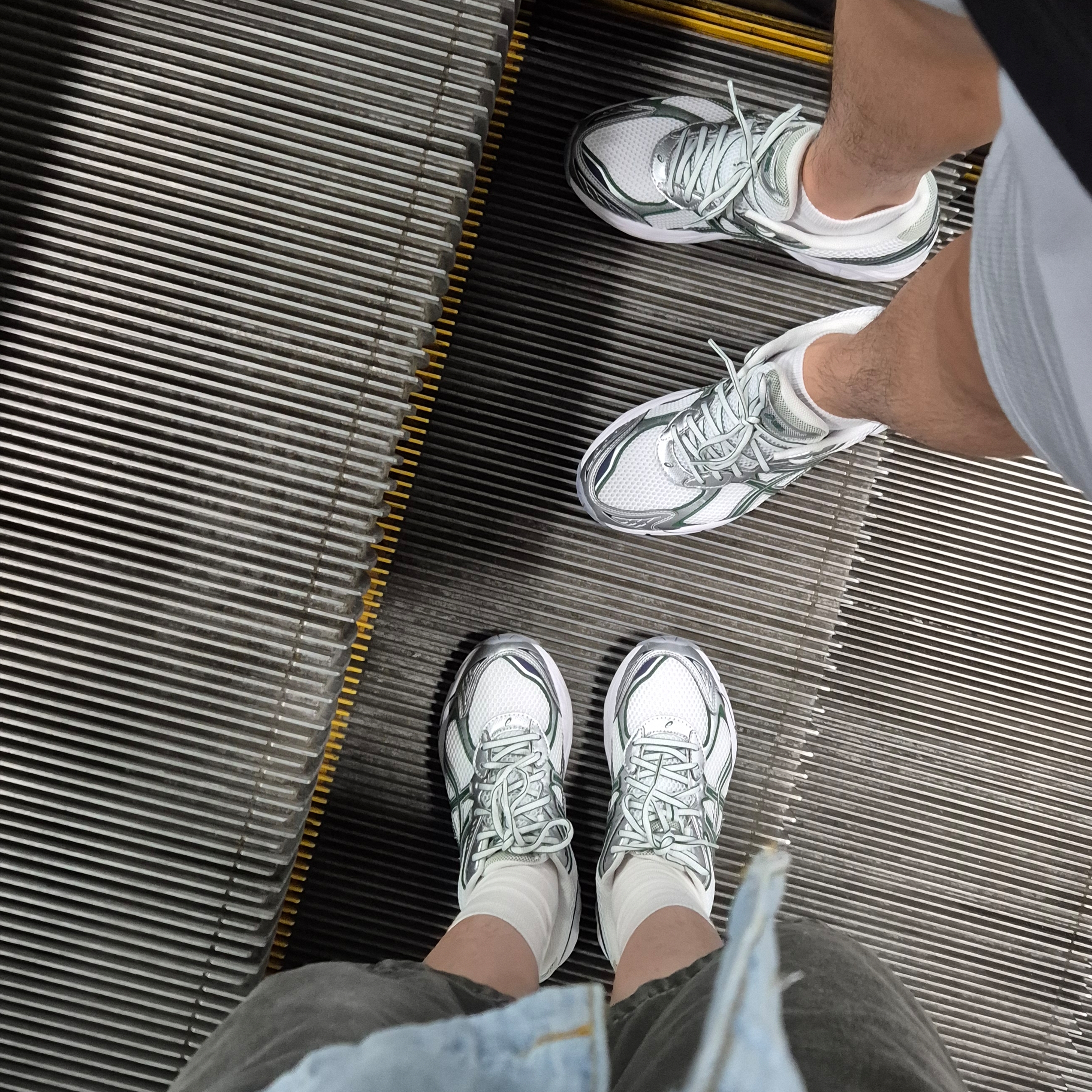 Asics GT-2160 White Shamrock Green 착용 스타일