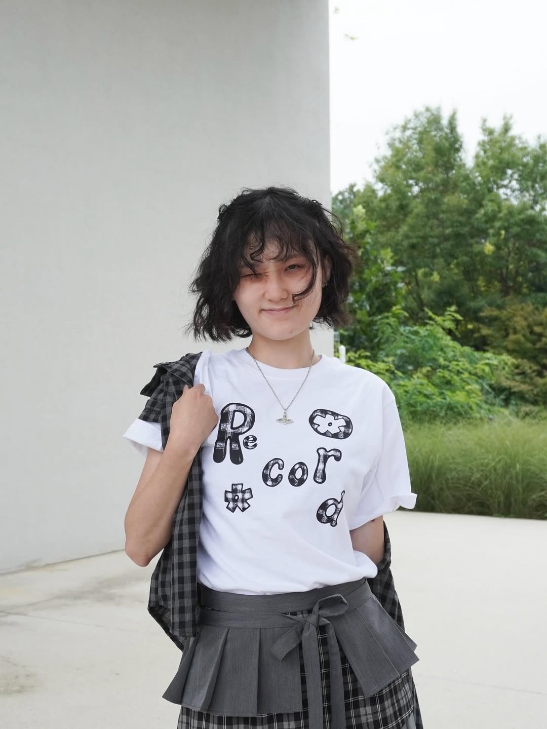 SLOW RECORD HOUSE Typo Play Record T-Shirt Gray 착용 스타일 - 5