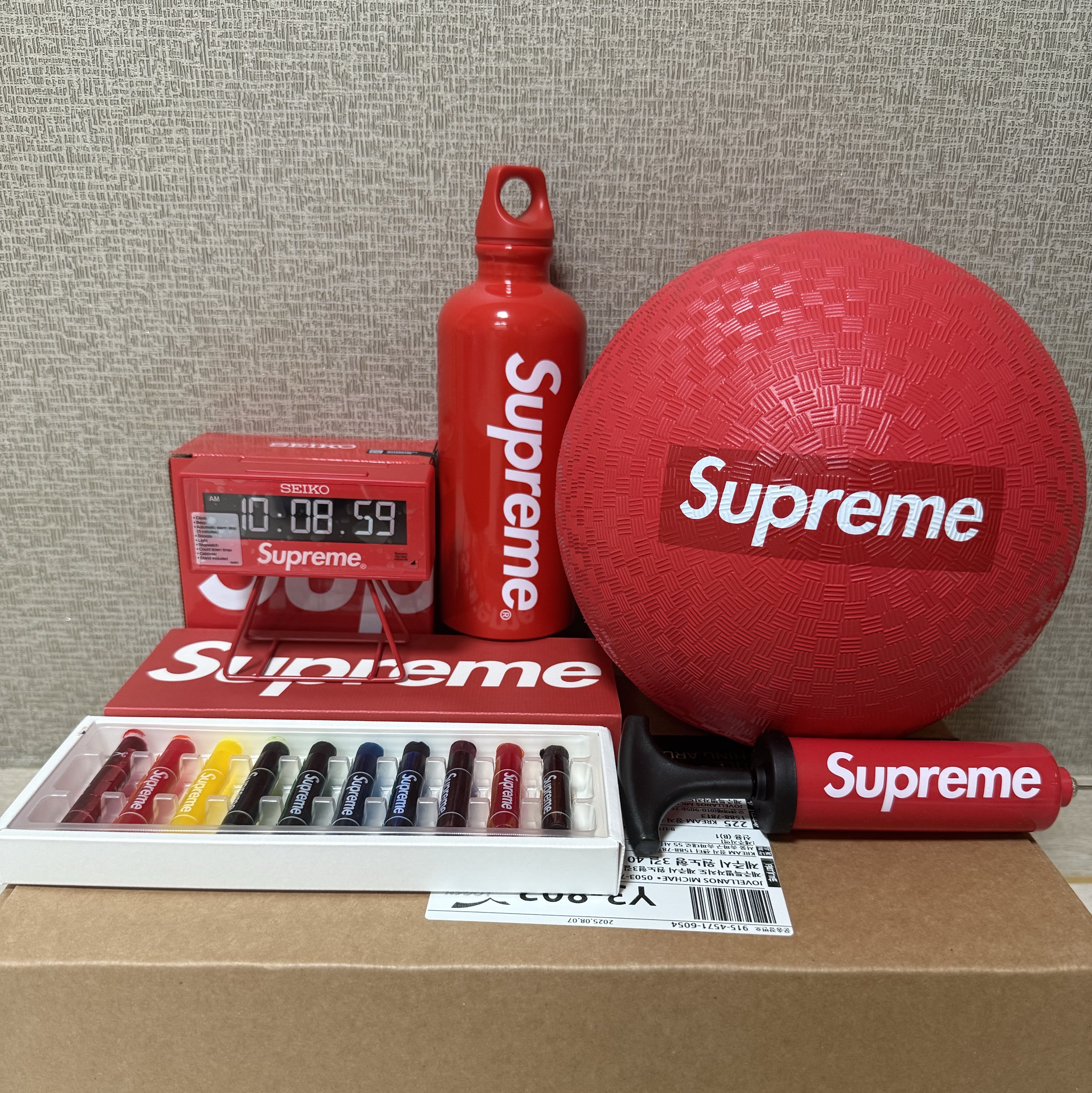 Supreme x Seiko Marathon Clock - 21SS, Supreme x Kokuyo Translucent Crayons Multicolor (Pack Of 10) 착용 스타일