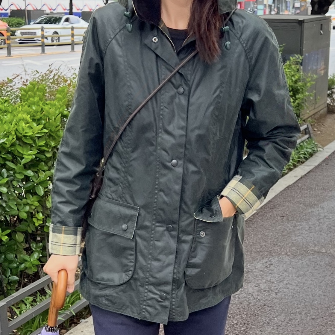 (W) Barbour Beadnell Wax Jacket Sage 착용 스타일