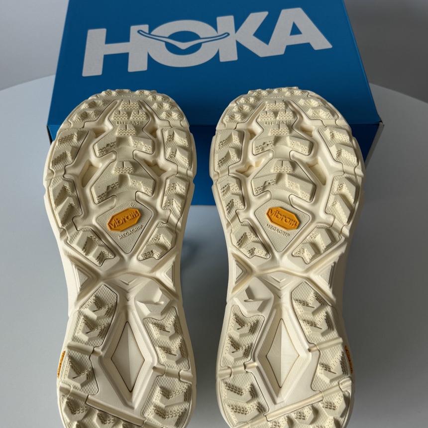Hoka Mafate Speed 4 Lite Truffle Salt Vintage Yellow, Hoka Mafate Speed 4 Lite White Black 착용 스타일 - 4