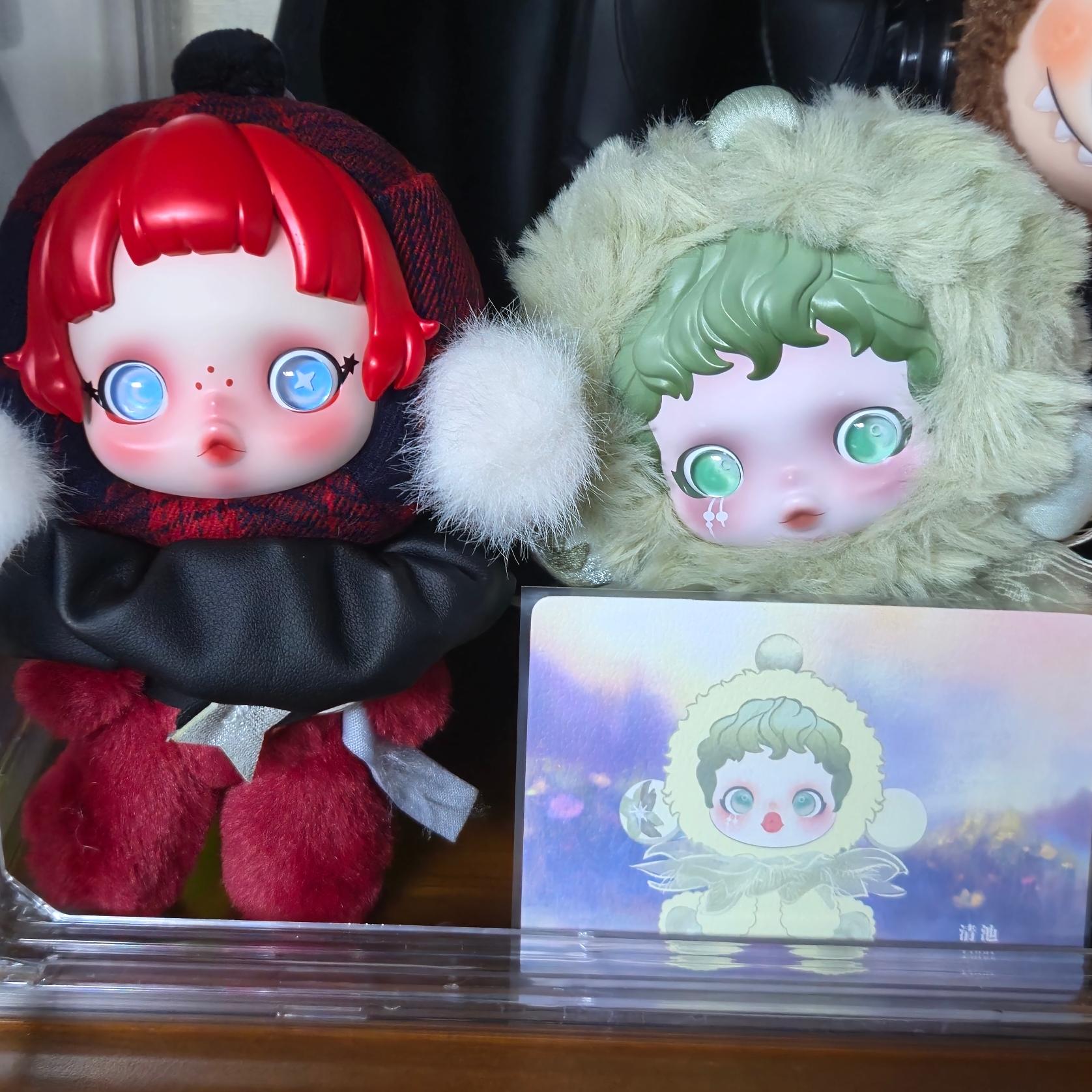 Pop Mart Skullpanda Winter Symphony Series Keyring Rock On (Opened Case) 착용 스타일