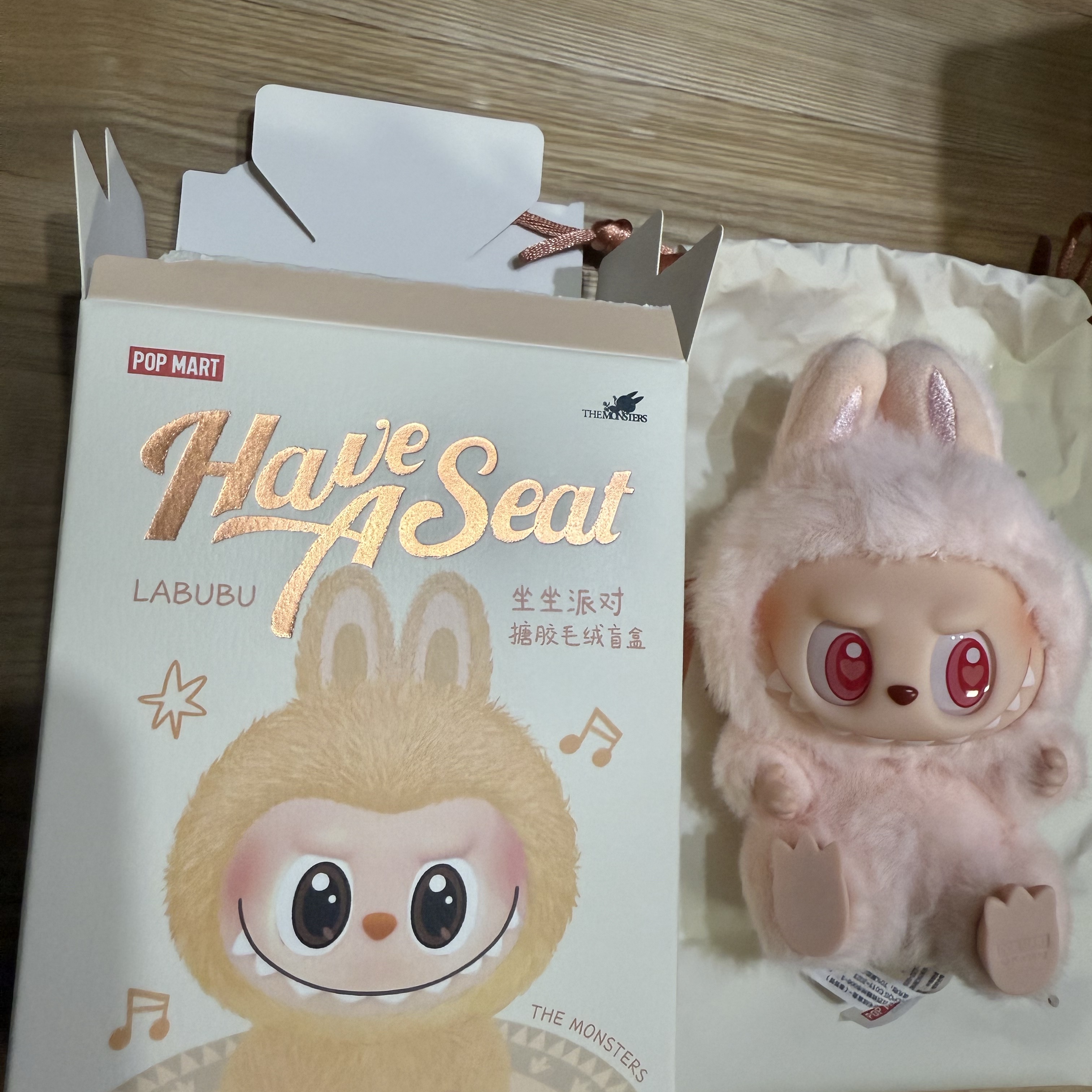Pop Mart Labubu Let's Play Together Doll Series Sealed Case (6 Blind Boxes) 착용 스타일