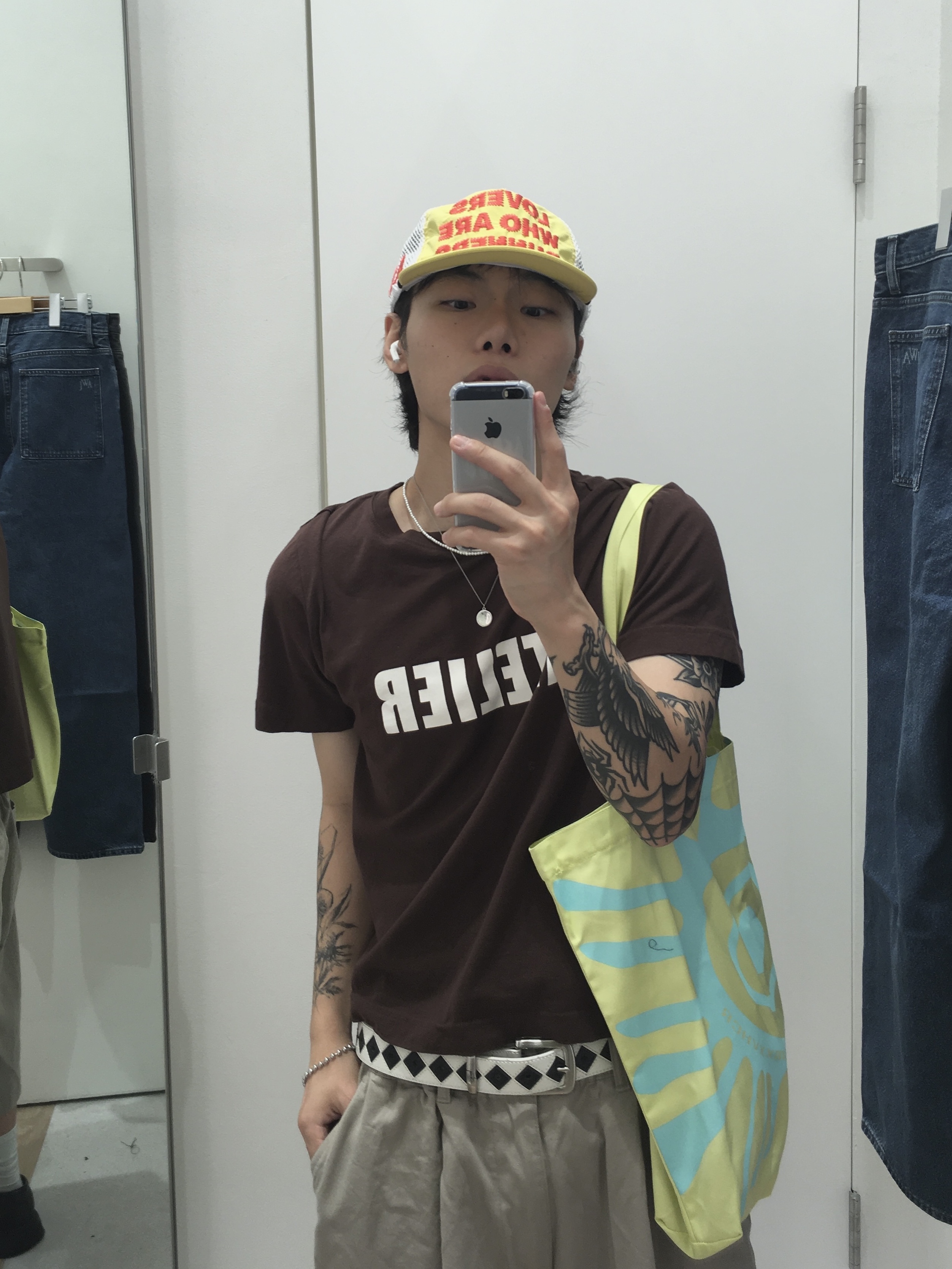 Alex Zono Lovers Who Are Runners Trucker Hat Yellow, Stussy Argyle Stitch Leather Belt Cream 착용 스타일 - 3