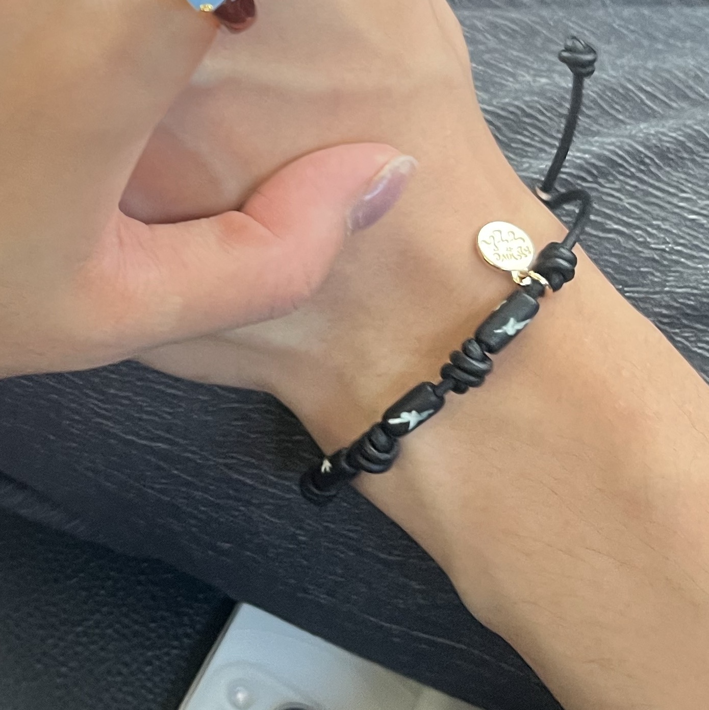 TOWTOW.ARCHIVE Eclipse Bracelet Black 착용 스타일