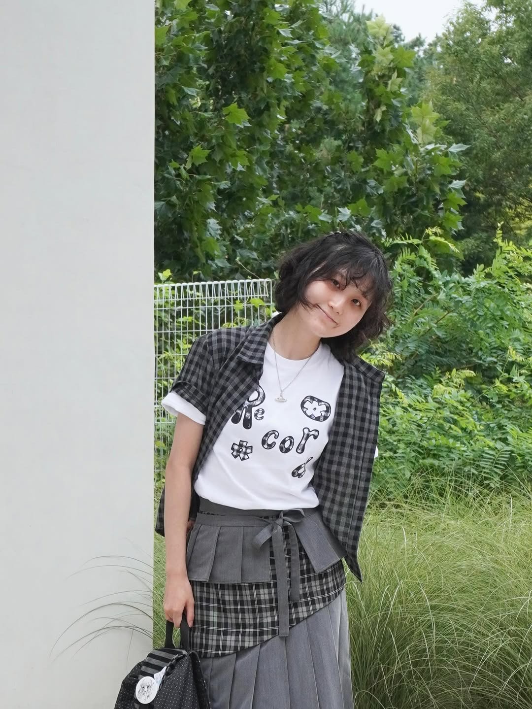 SLOW RECORD HOUSE Typo Play Record T-Shirt Gray 착용 스타일 - 4
