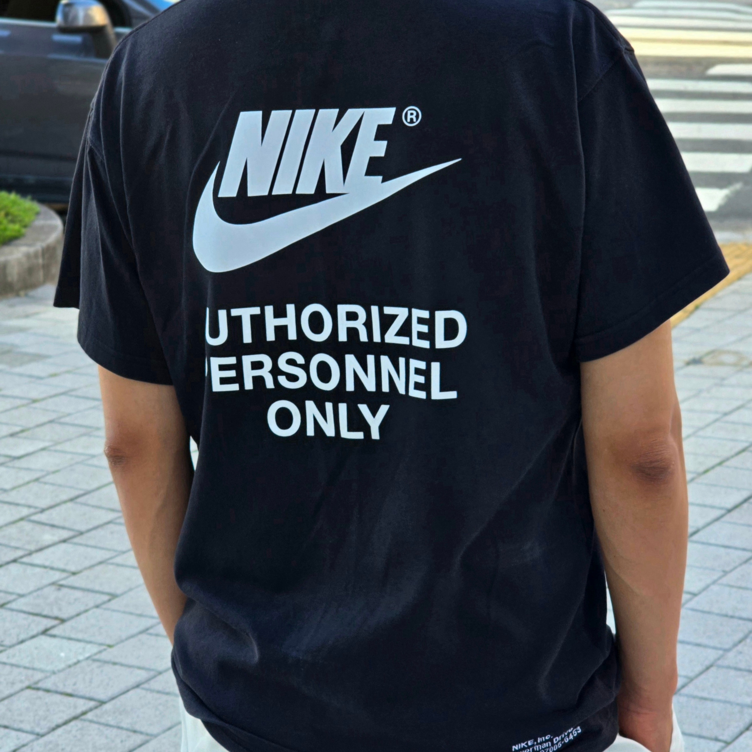 Nike NSW Authorized Personnel T-Shirt Black - Asia, Nike NSW Authorized Personnel T-Shirt Black - US/EU 착용 스타일 - 2