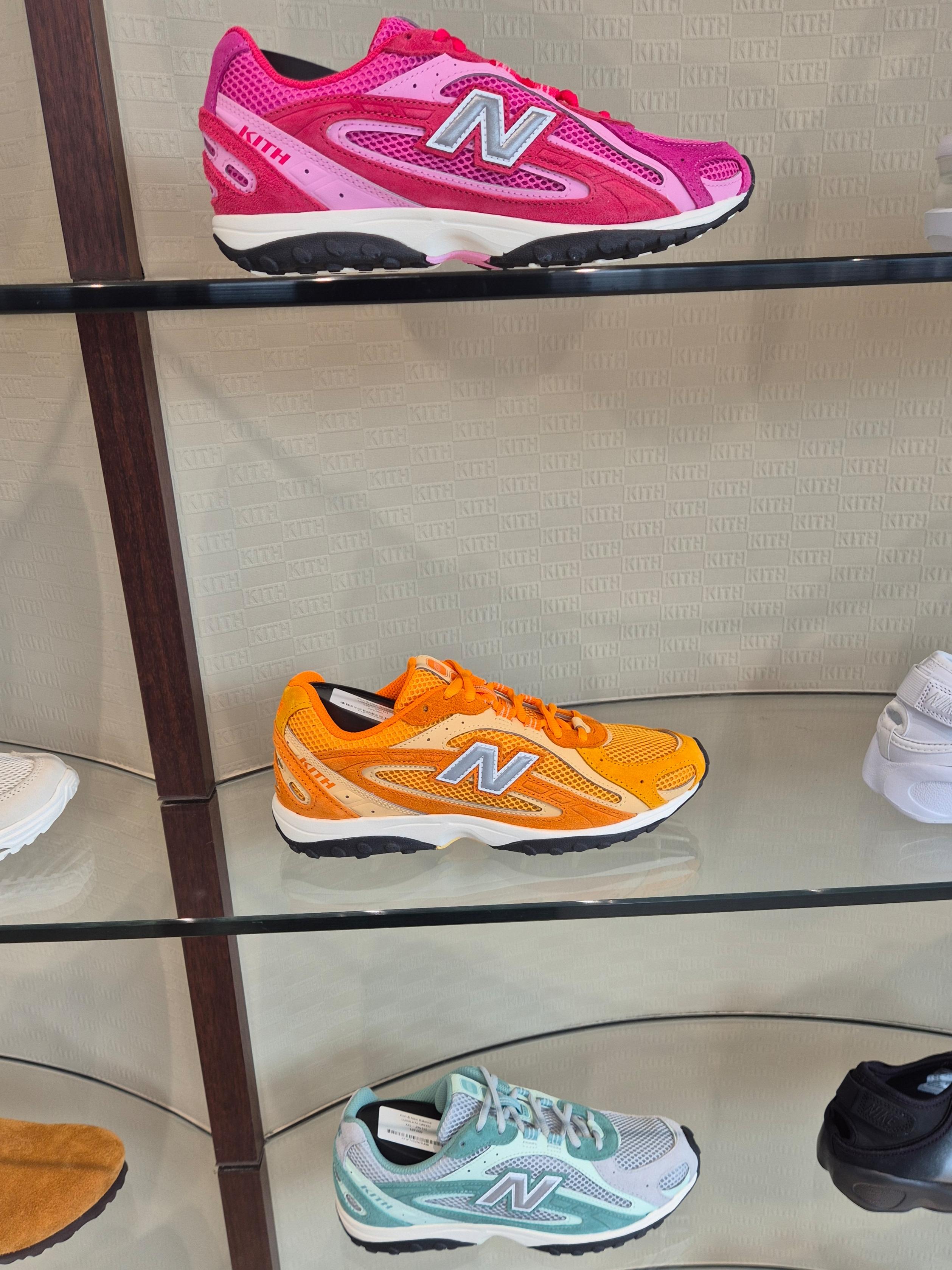 New Balance x Kith 204L Green Silver Grey, New Balance x Kith 204L Pink Silver 착용 스타일