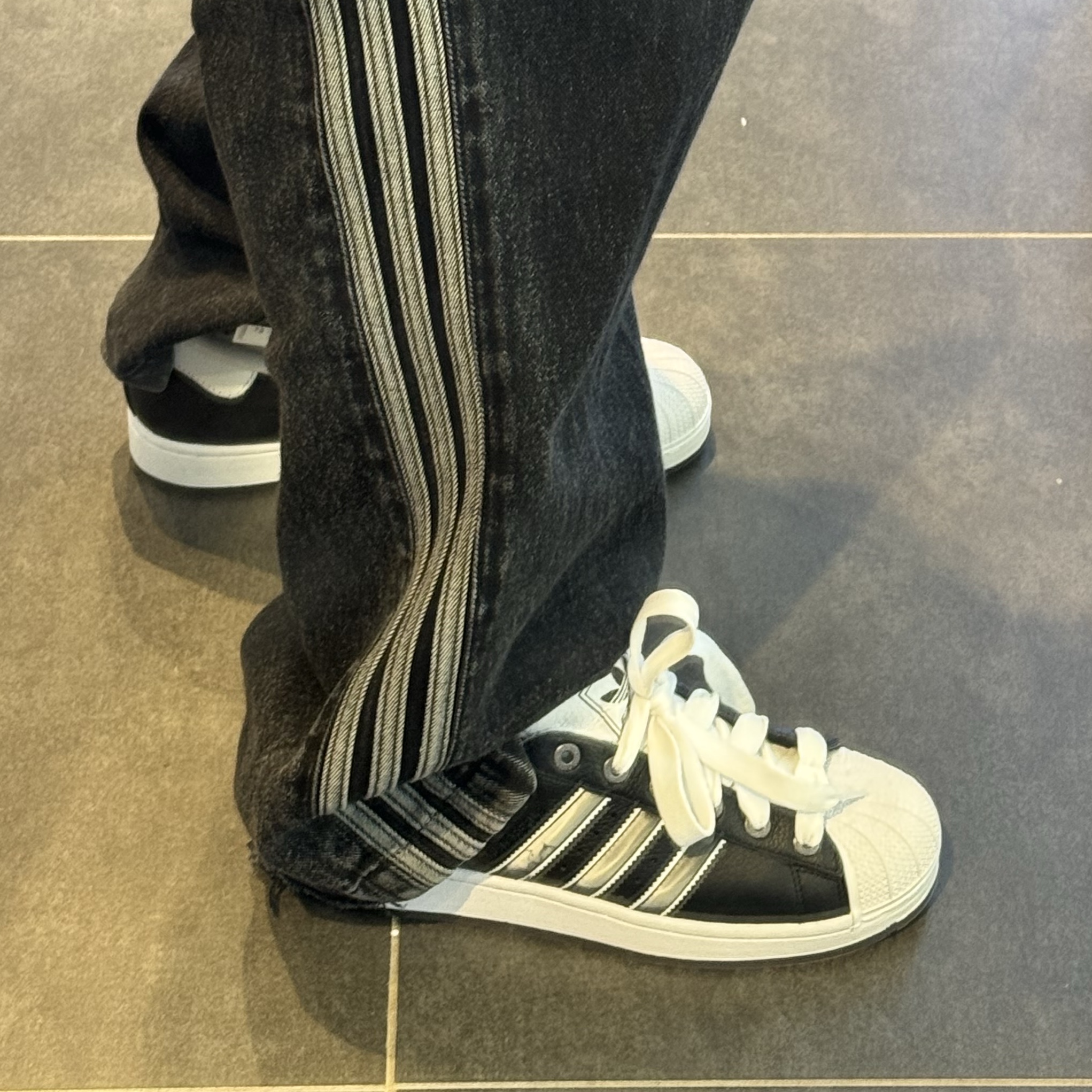 Adidas Superstar II Core Black Matte Silver 착용 스타일