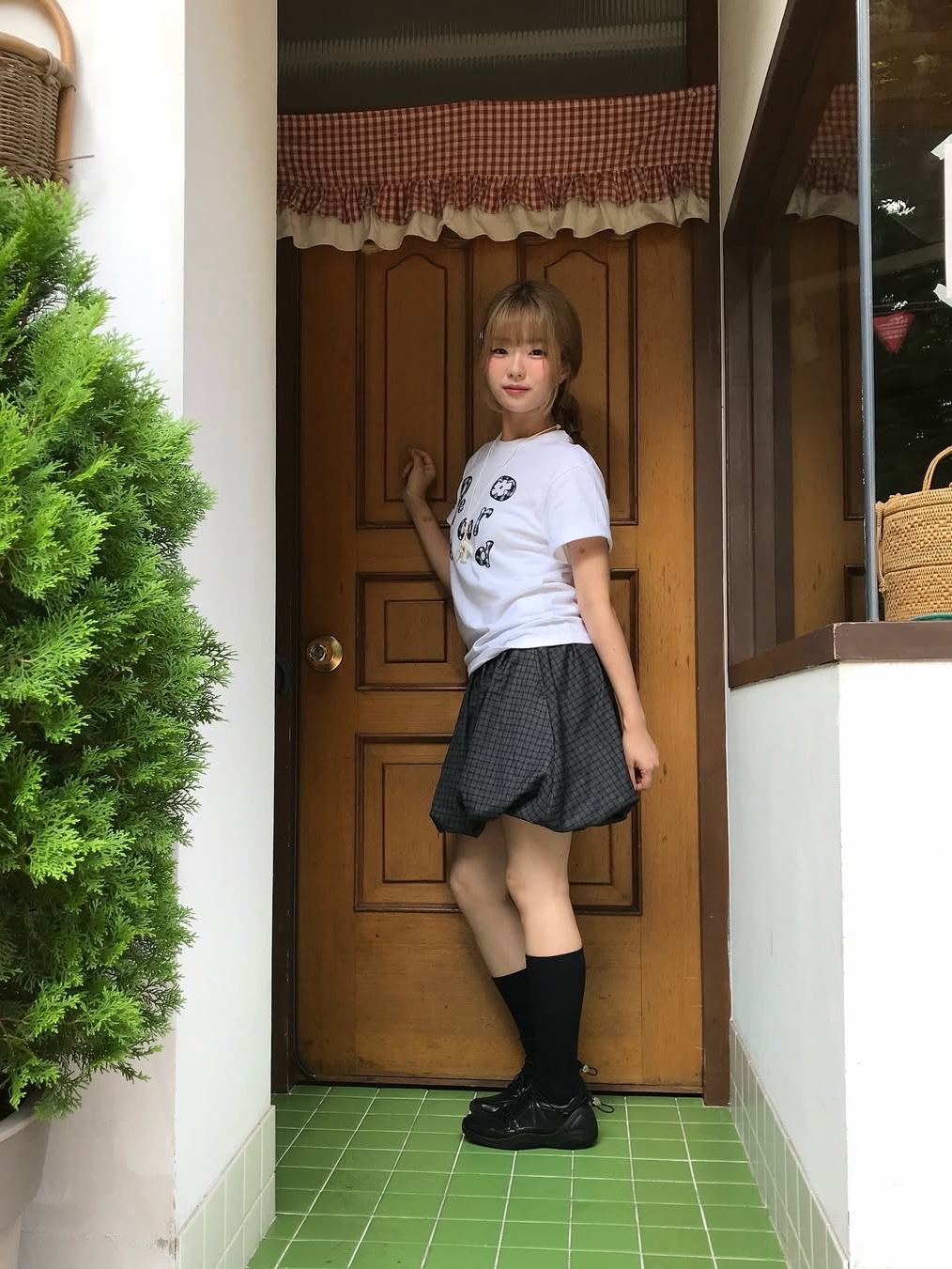 SLOW RECORD HOUSE Typo Play Record T-Shirt Gray 착용 스타일 - 3
