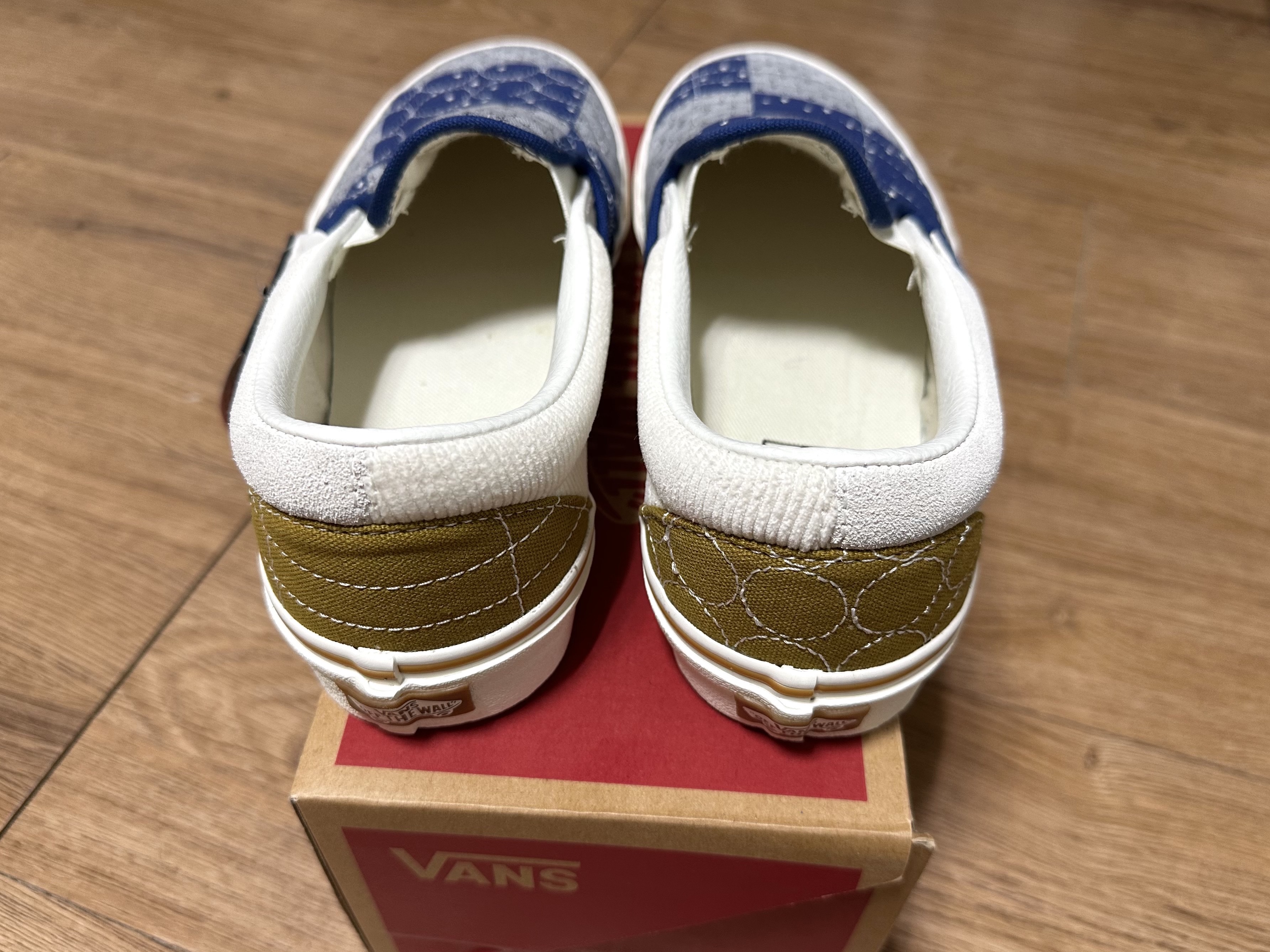Vans Classic Slip-On Quilted Bandana Multi Marshmallow 착용 스타일 - 3