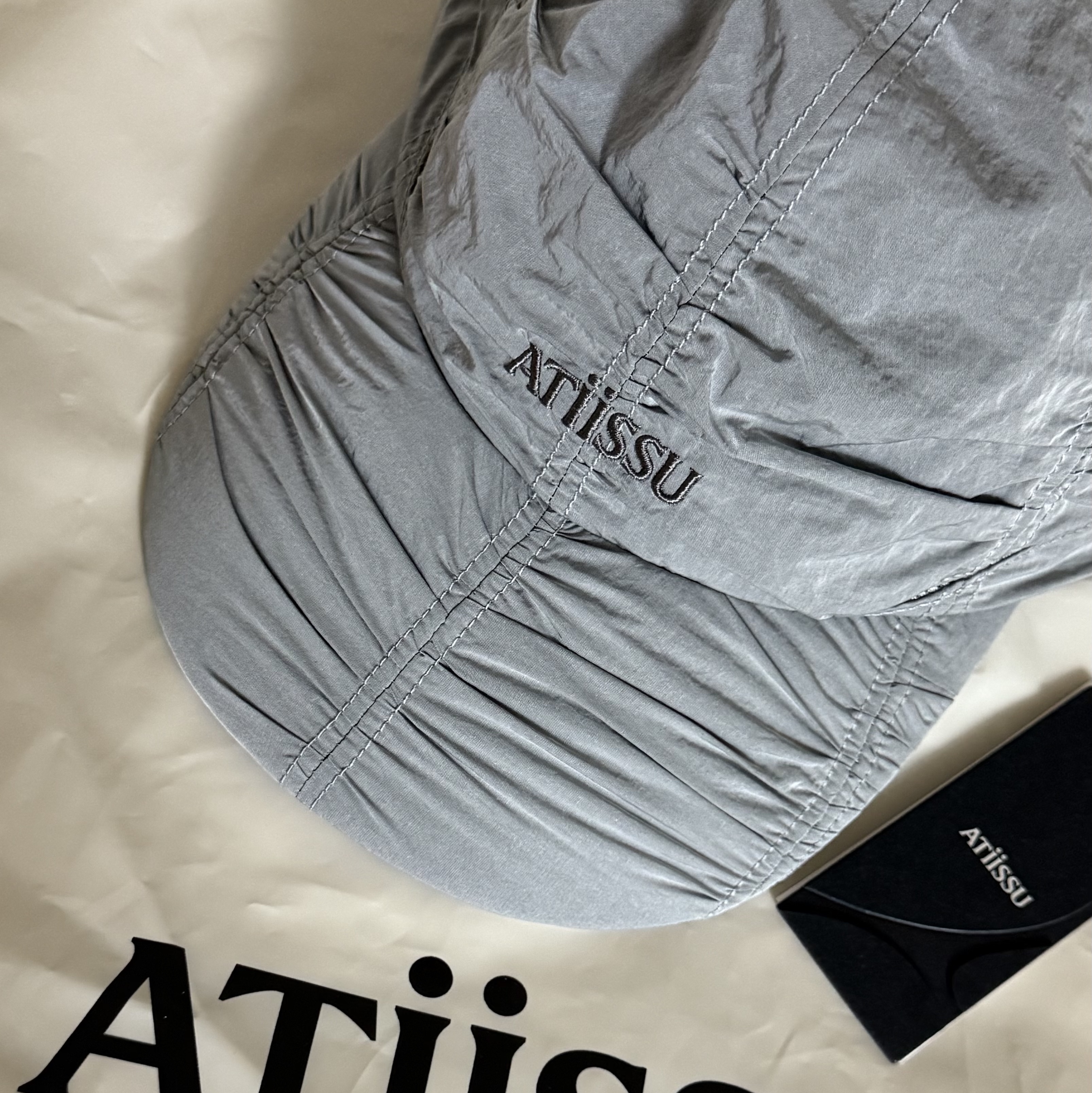 Atiissu Pug Cap Grey 착용 스타일