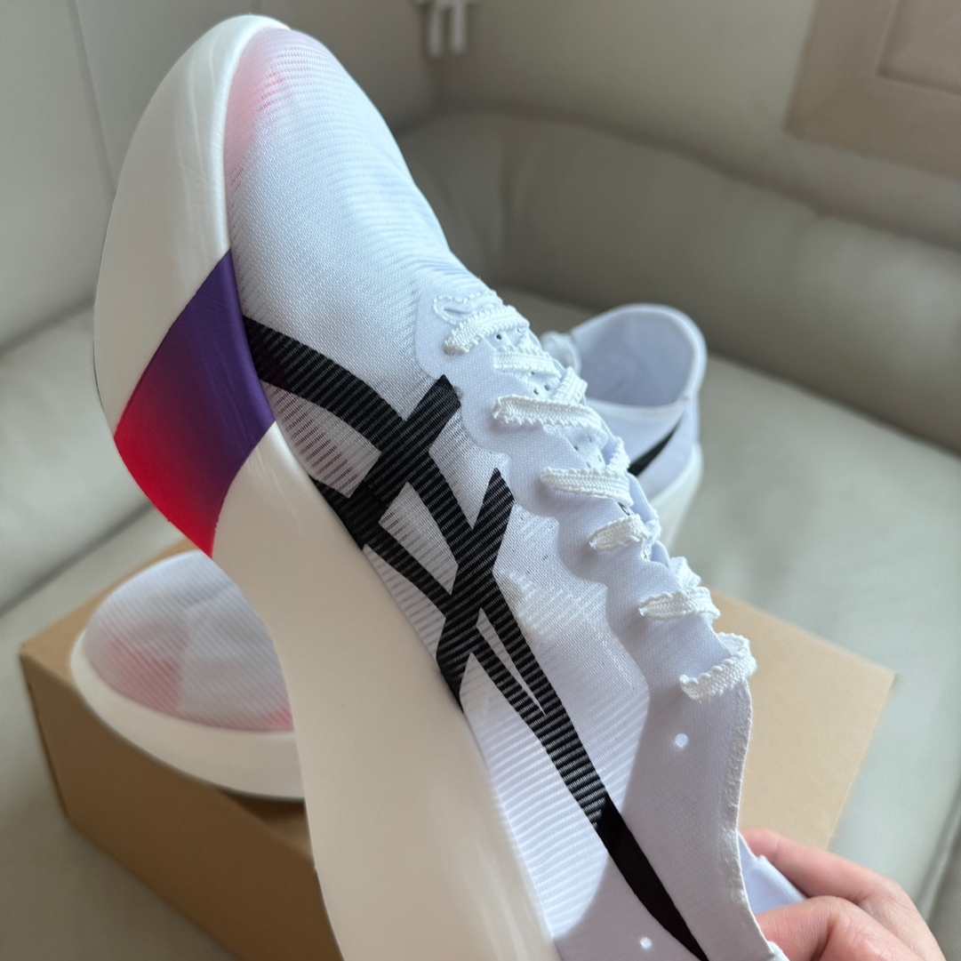 Asics Metaspeed Ray Tokyo White Flash Red 착용 스타일 - 3