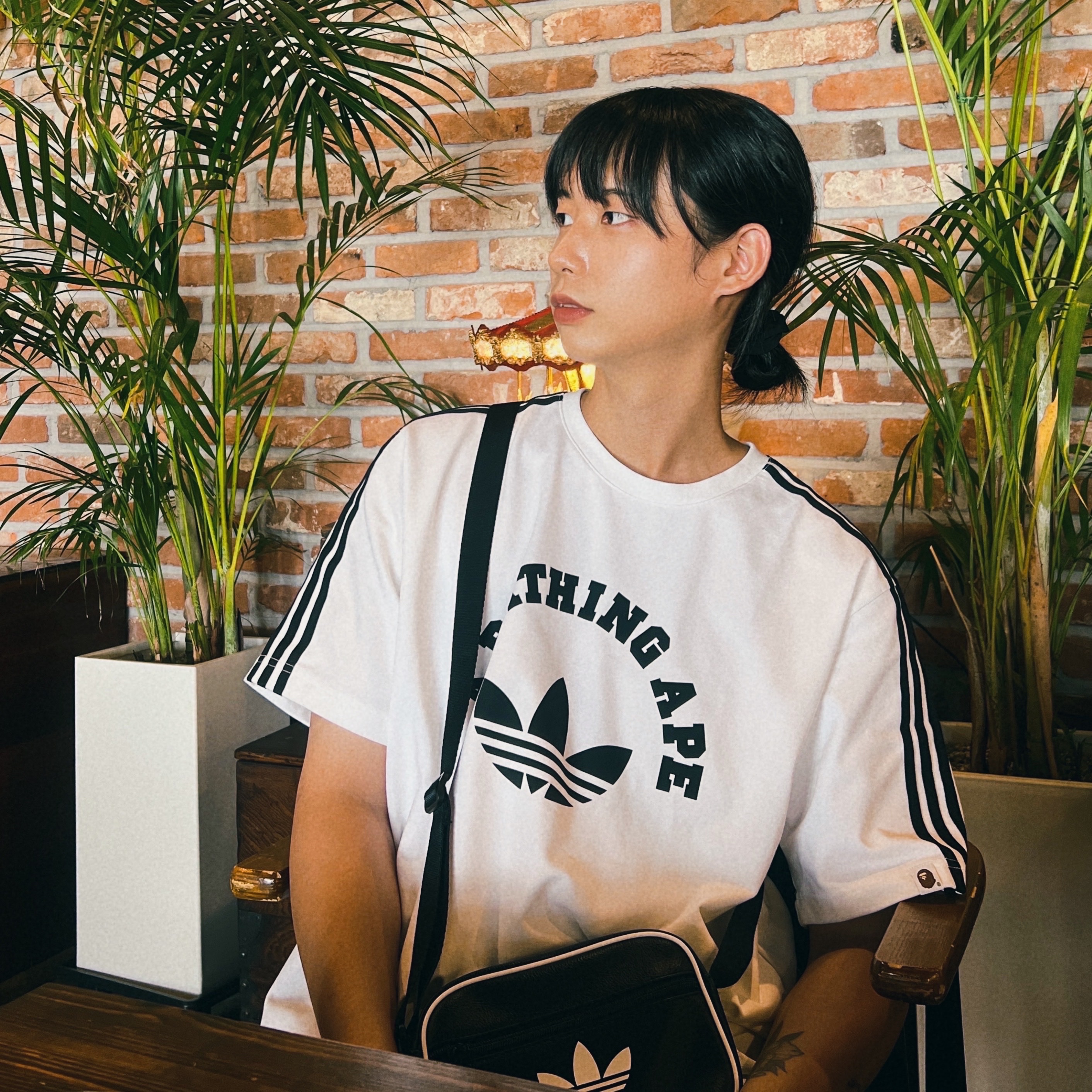 Adidas x BAPE T-Shirt White - US Sizing, Adidas Adicolor Classic Mini Airliner Bag Black 착용 스타일 - 1