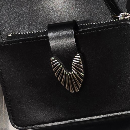 Toga Too Leather Wallet Small Black - 25SS 착용 스타일