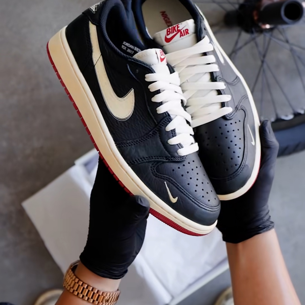 Jordan 1 x Nigel Sylvester Retro Low OG Better With Time 착용 스타일 - 1