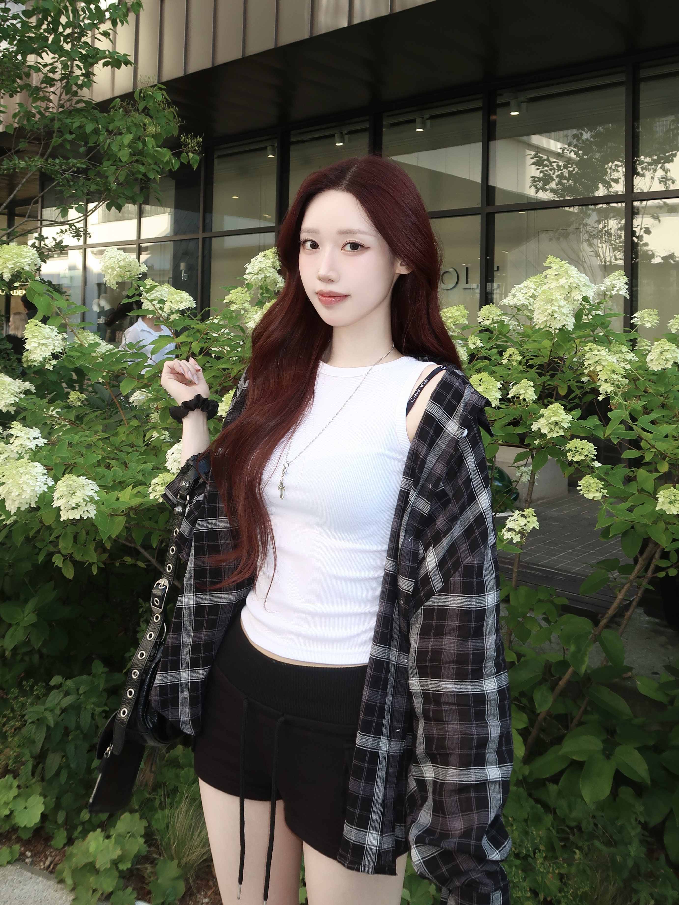 Hera Sensual Nude Gloss 462 Speechless, Hansroom Chrome Hearts One Ball Tiny Cross Charm 착용 스타일