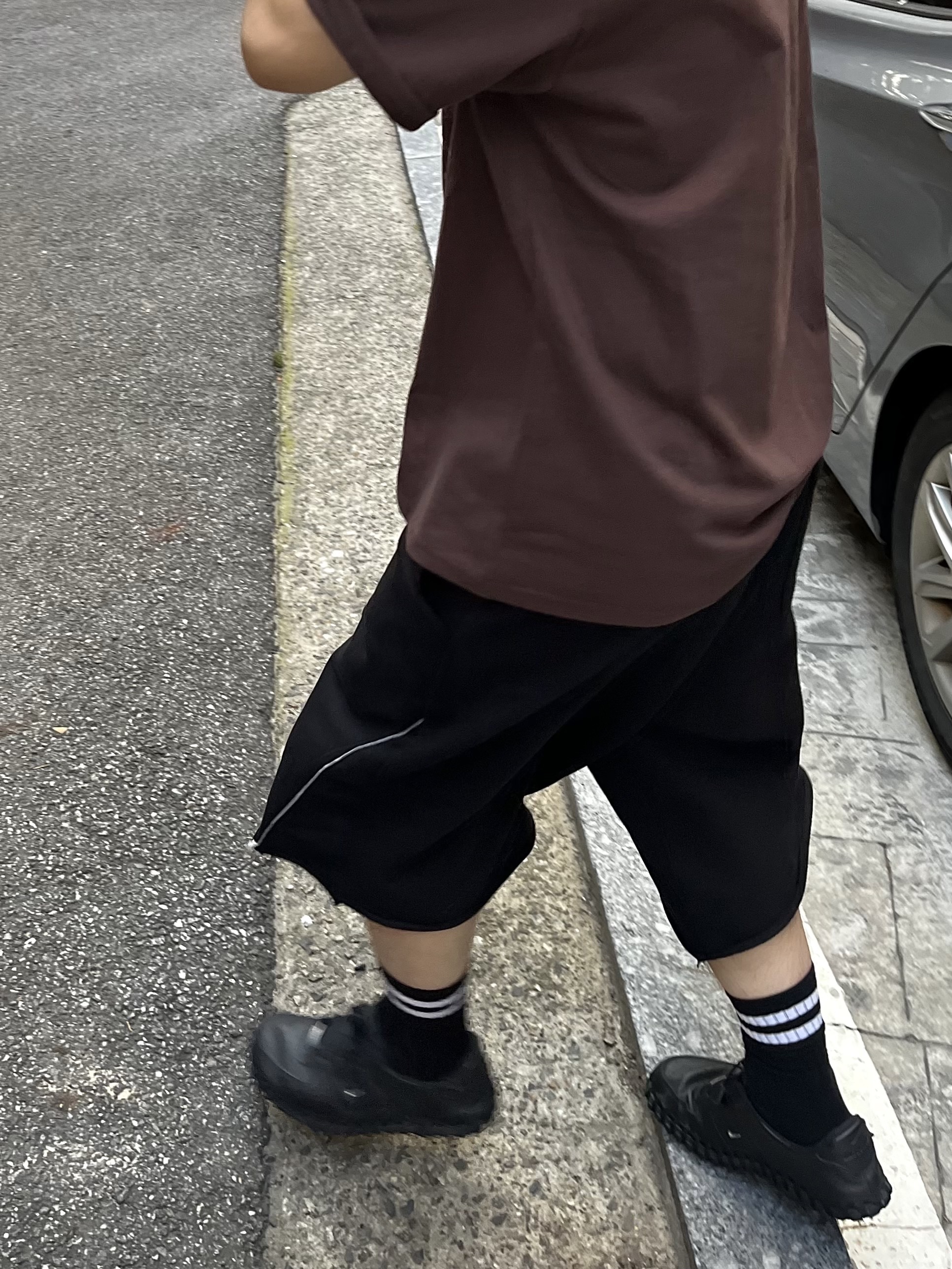 Nike x Jacquemus J Force 1 Low LX SP Black, noun Mood T-Shirts Brown 착용 스타일 - 4