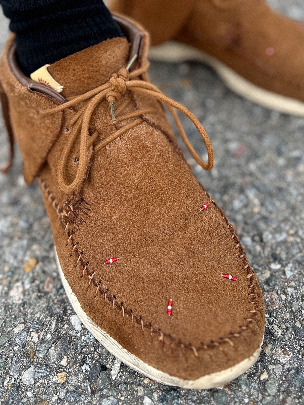 Visvim FBT Lhamo Folk Light Brown - 23SS, Aftermath Atm Logo Ball Cap Burgundy 착용 스타일 - 2