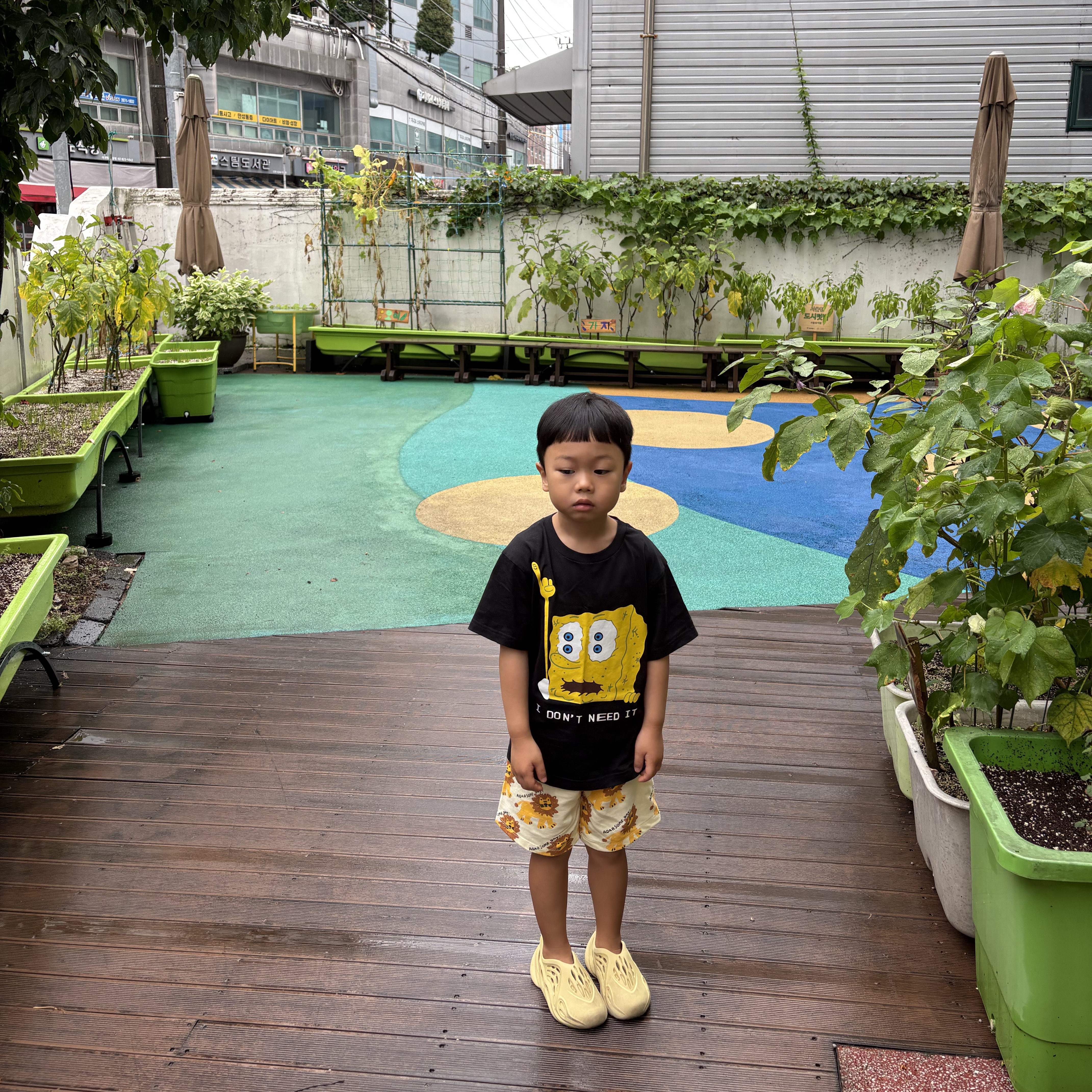 (Kids) Uniqlo UT x CPFM x SpongeBob Graphic T-Shirt B Black - KR, (Kids) Adidas Yeezy Foam RNNR Sulfur 착용 스타일 - 1