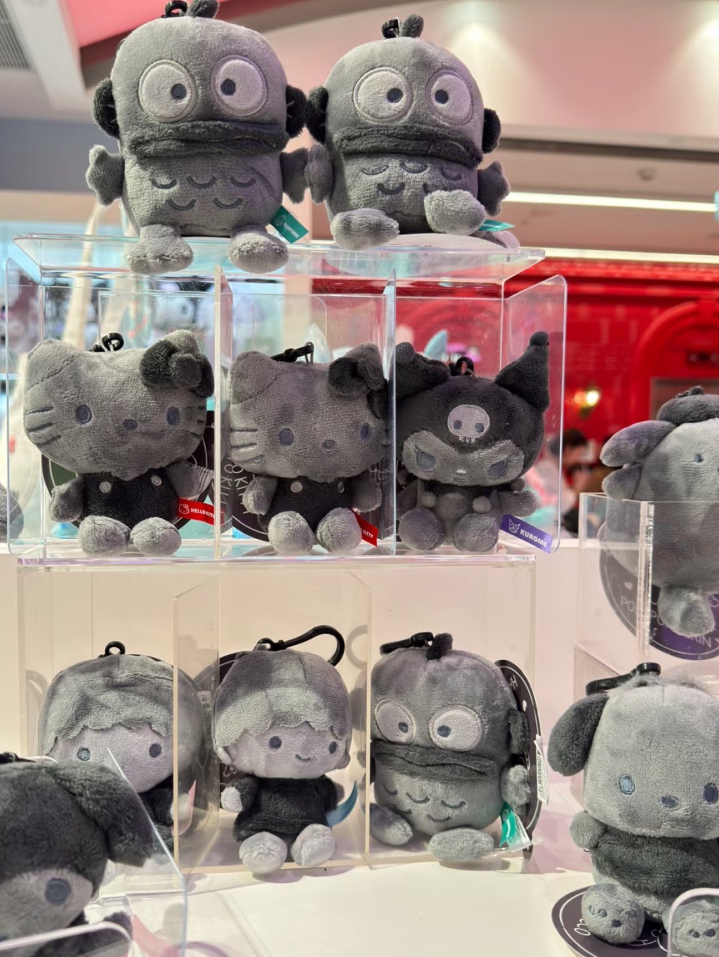 Sanrio Hello Kitty Ash Monochrome Series Plush Mascot Clip Grey, Sanrio Cinnamoroll Ash Monochrome Series Plush Mascot Clip Grey 착용 스타일 - 2